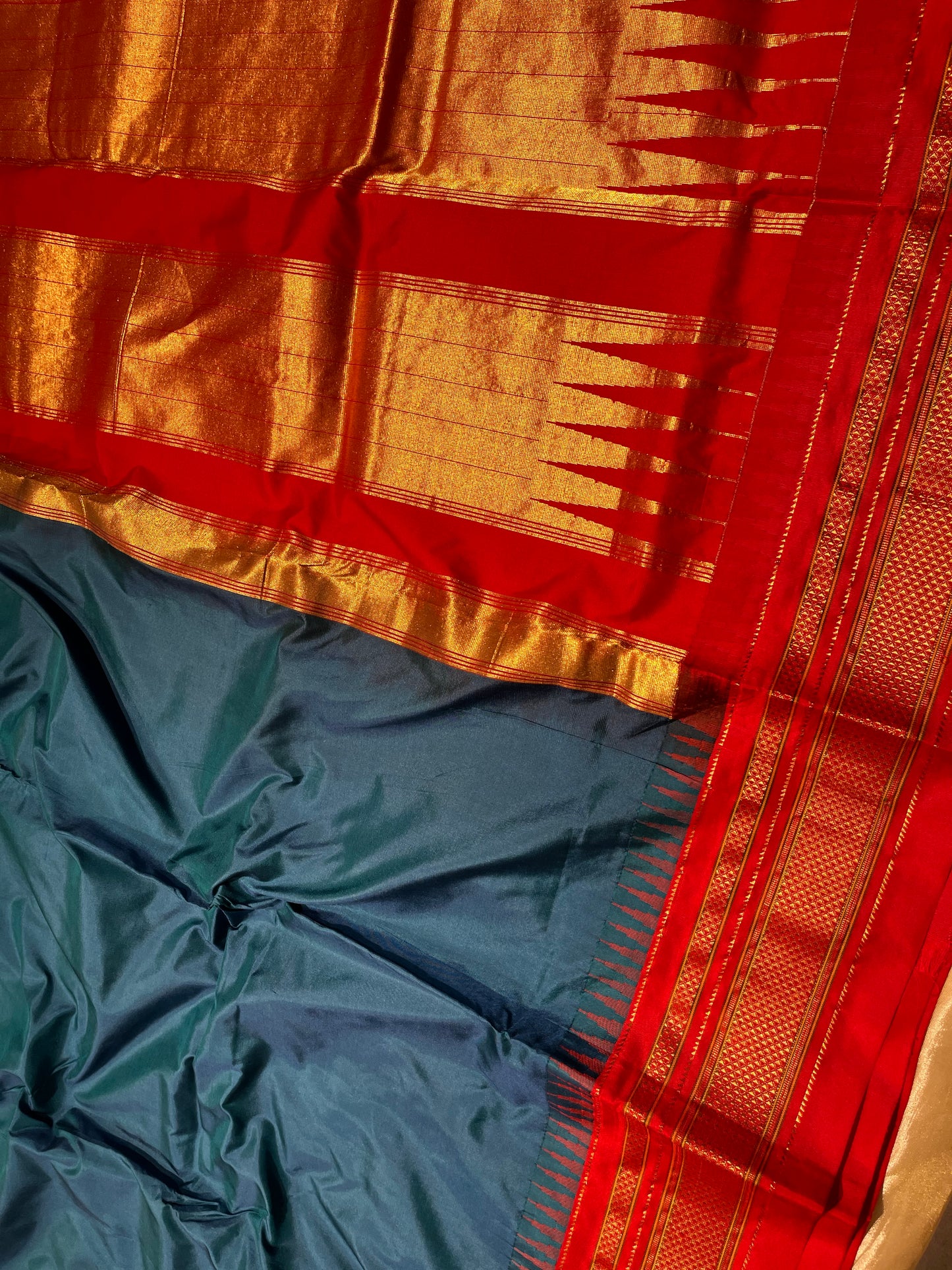 BLUE COLOUR PURE GADWAL SILK SAREE WITH CONTRAST BORDER EMBELLISHED WITH ZARI WEAVES