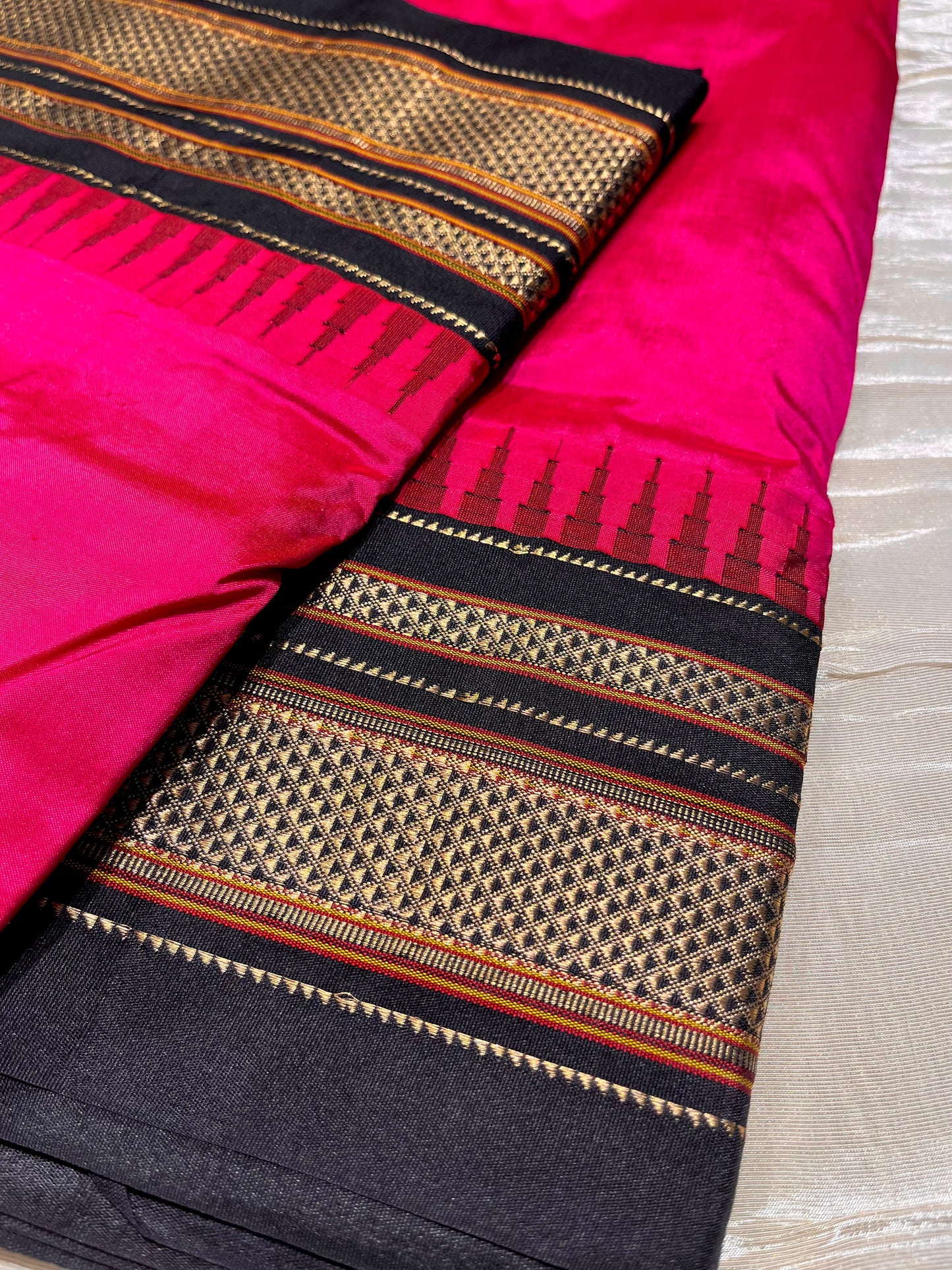 HOT PINK COLOR PURE GADWAL SILK SAREE WITH CONTRAST BORDER & PALLA EMBELLISHED WITH ZARI WEAVES