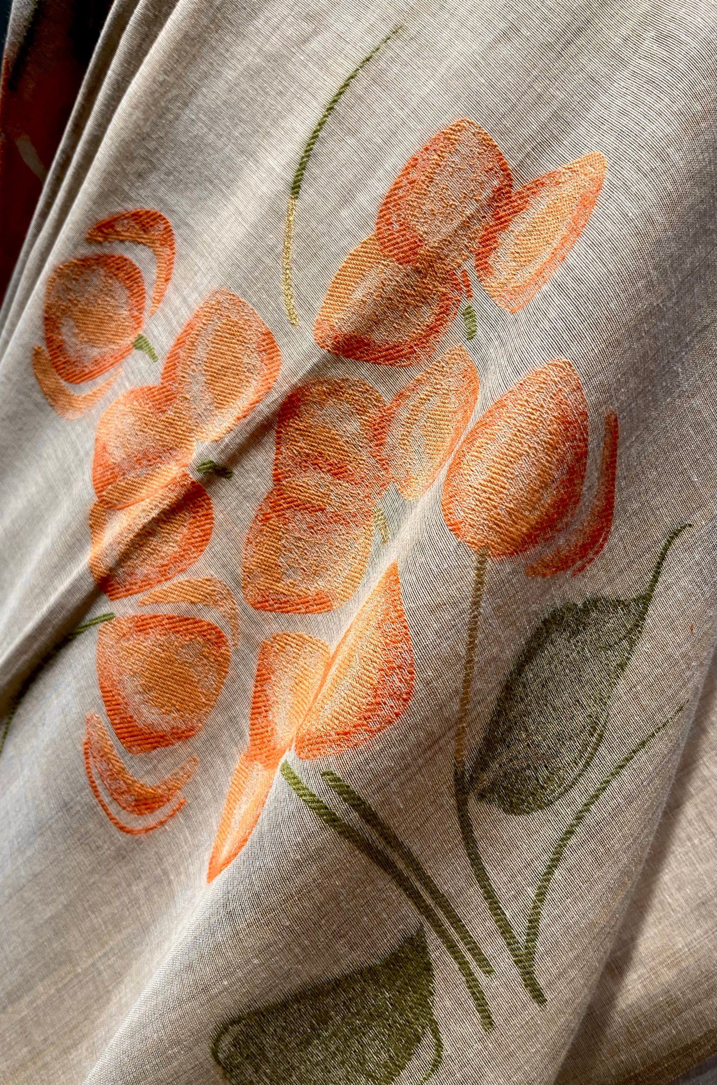 BEIGE COLOUR MUSLIN SILK SAREE WITH CONTRAST BLOUSE