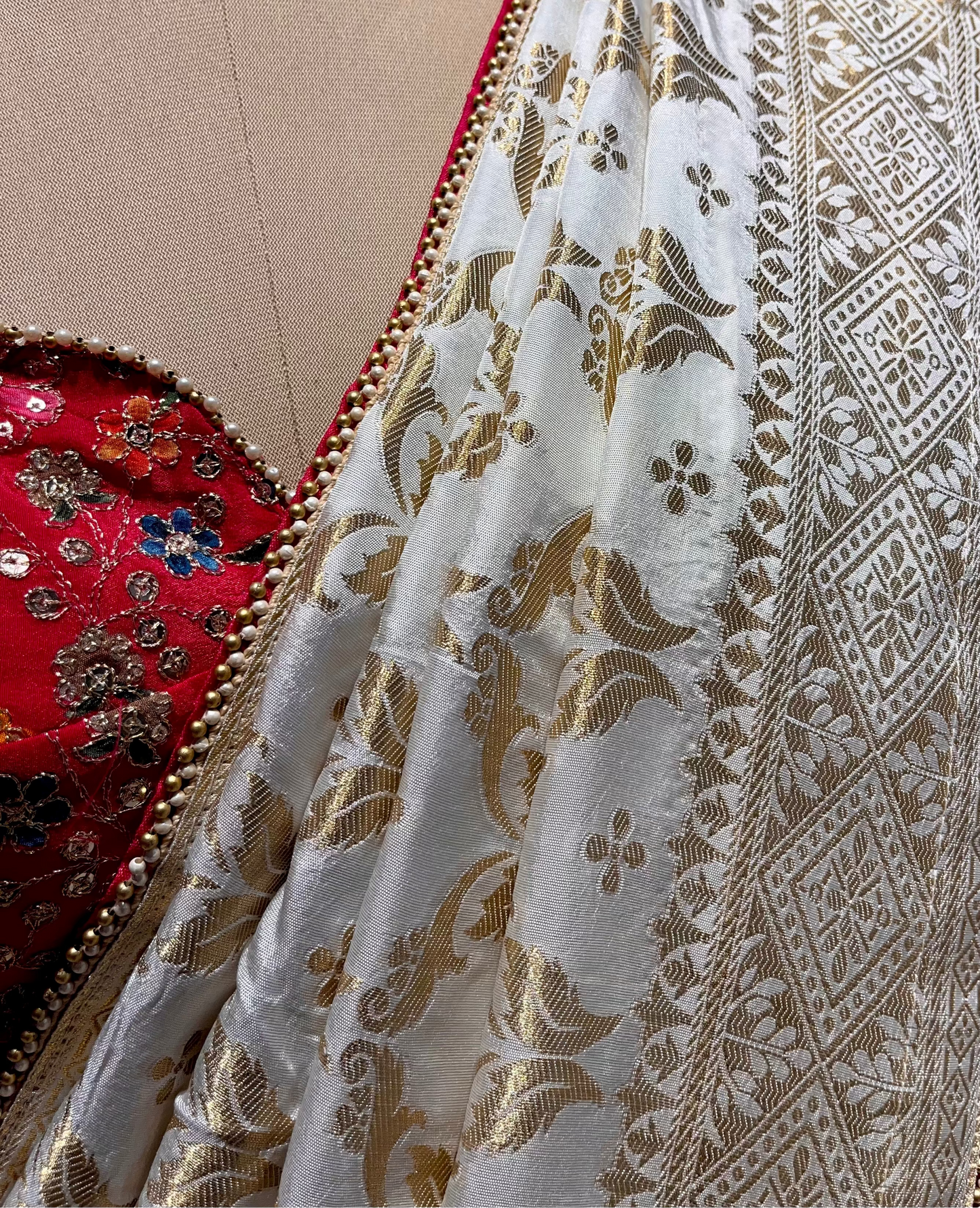 IVORY COLOUR ZARI WOVEN JAAL PLANT-BASED SILK SAREE WITH READYMADE RANI COLOUR KASHMIRI KANI BLOUSE