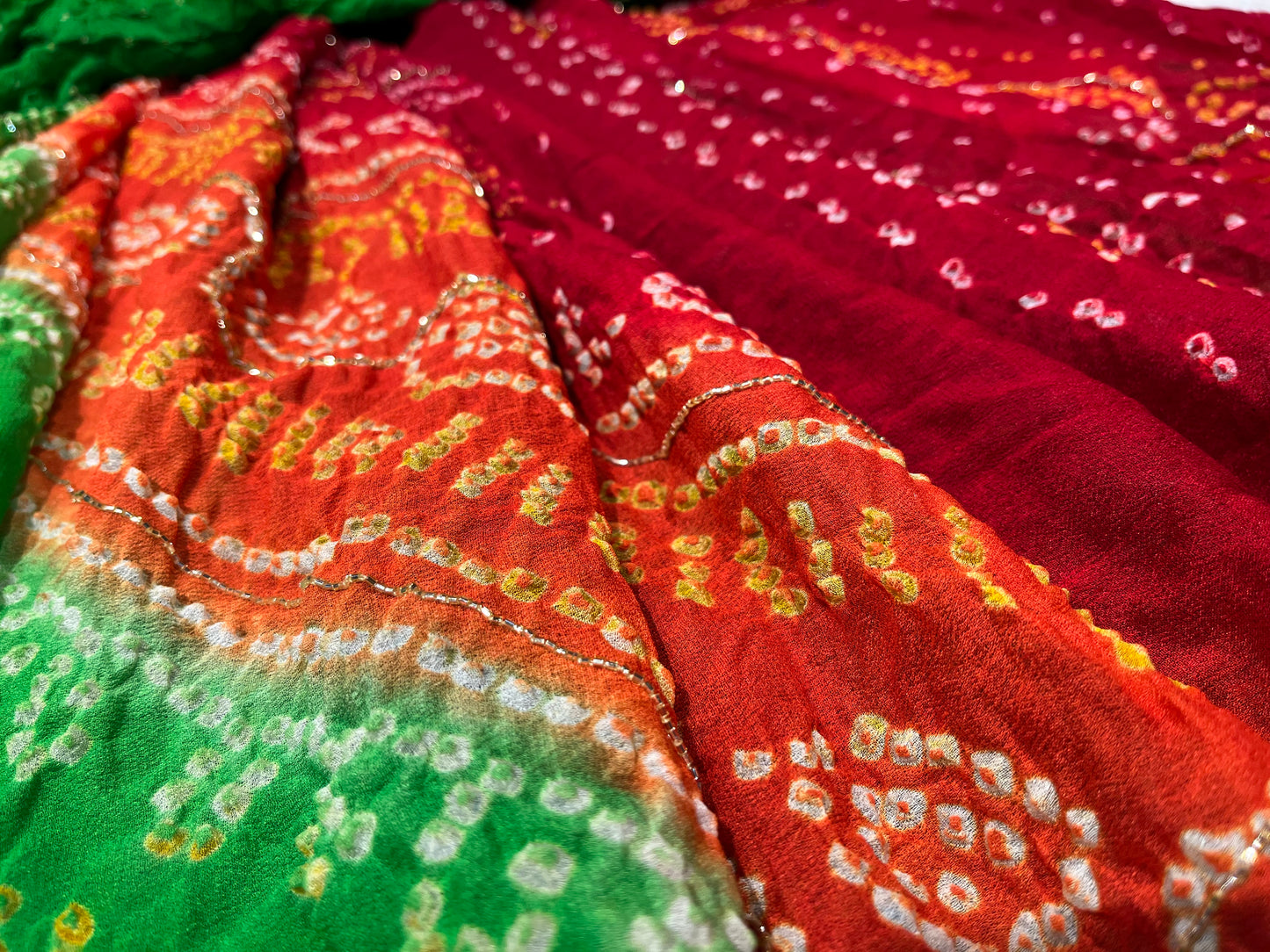SHADED PURE OJARIYA BANDHANI EMBROIDERED SAREE EMBELLISHED WITH CUTDANA WORK