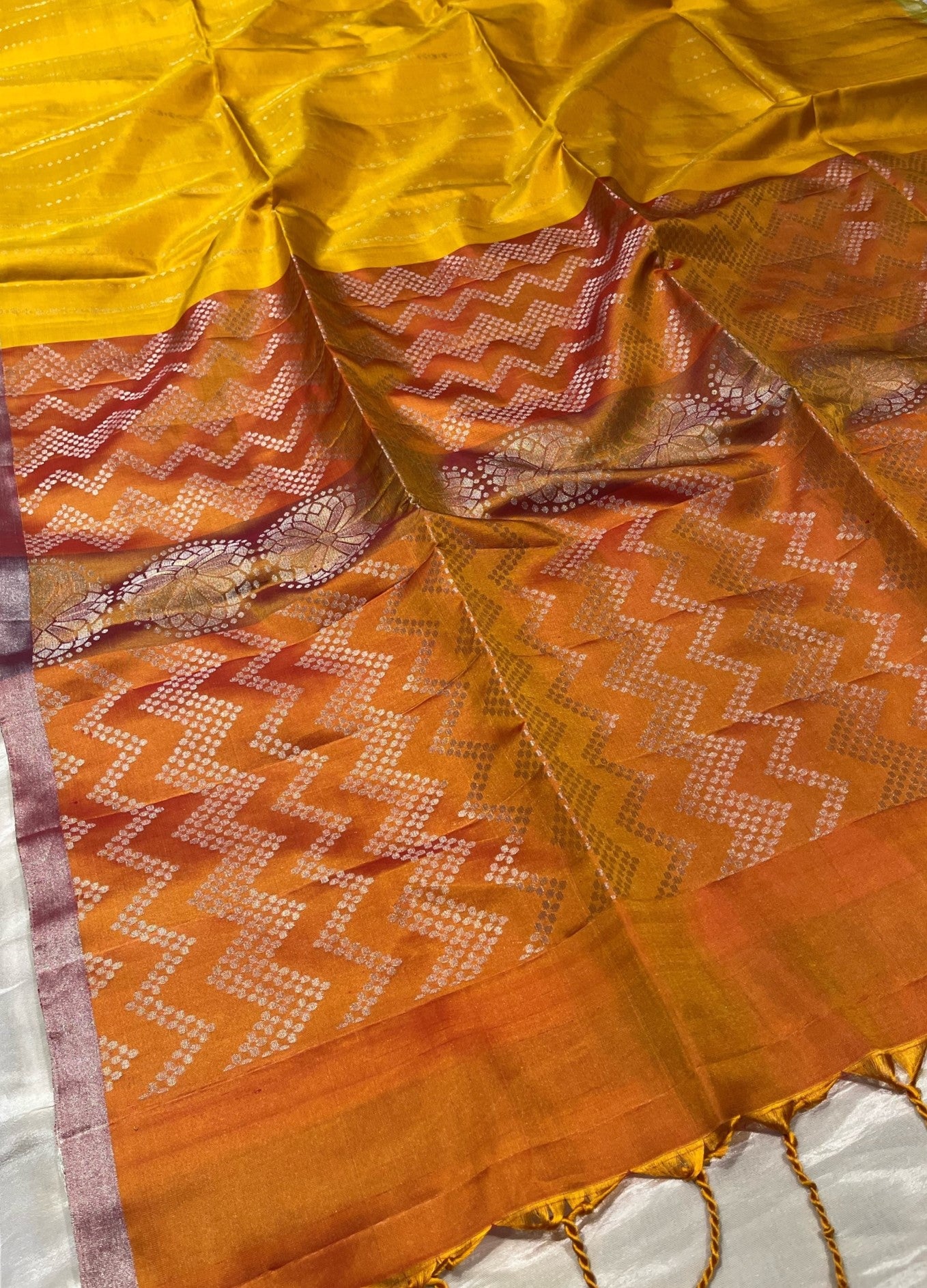 YELLOW COLOURE PURE DHARMAVARAM SILK SAREE WITH ZARI BORDER & CONTRAST PALLA