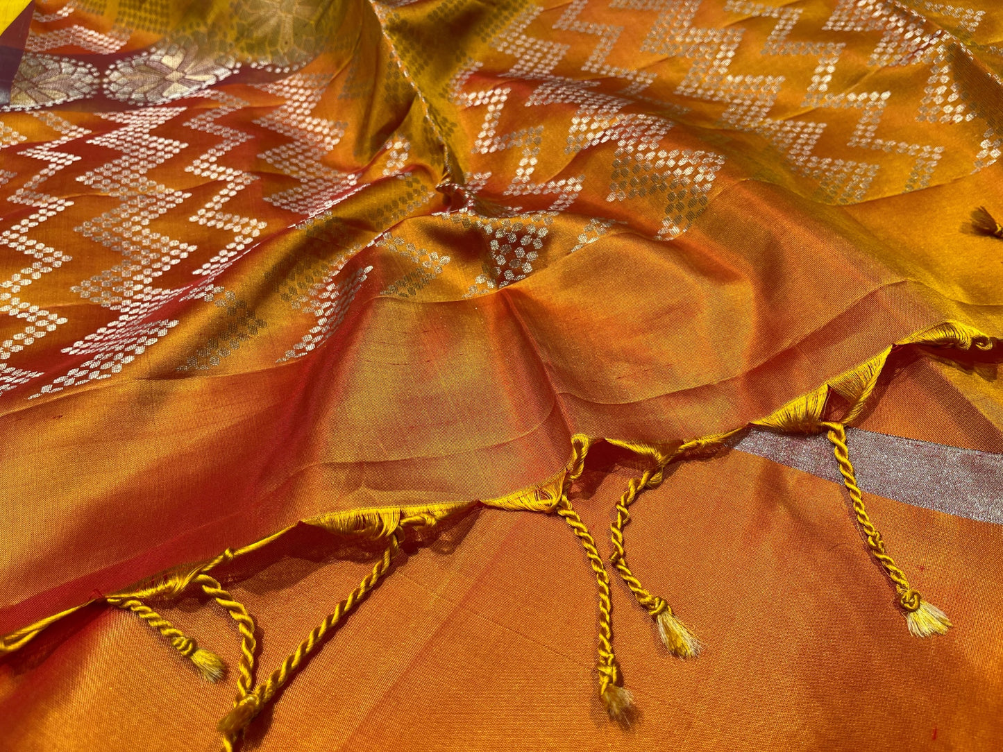 YELLOW COLOURE PURE DHARMAVARAM SILK SAREE WITH ZARI BORDER & CONTRAST PALLA