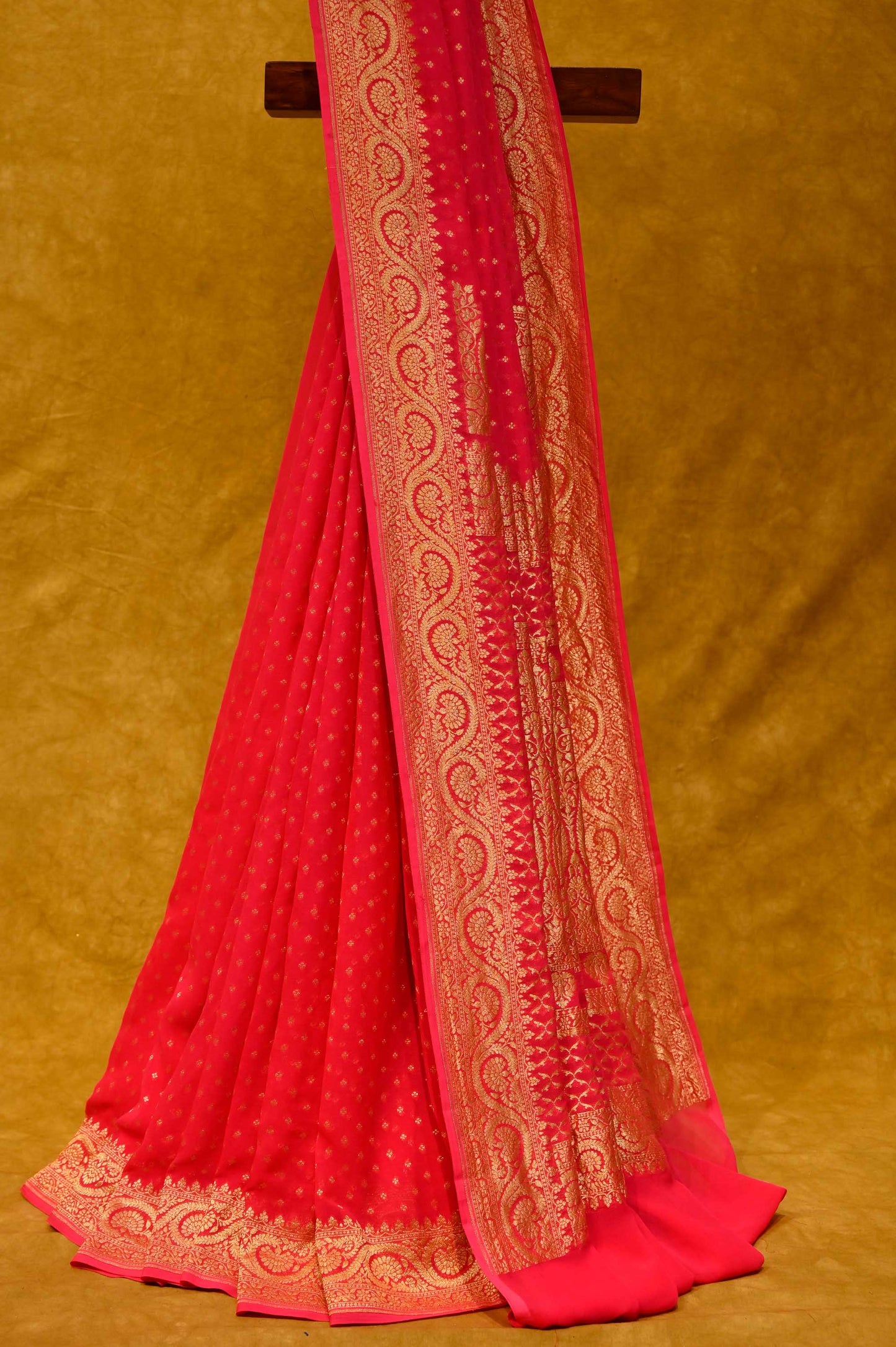 KHADDI PURE GEORGETTE GAJARI SAREE WITH ZARI BORDER - Kothari Sons