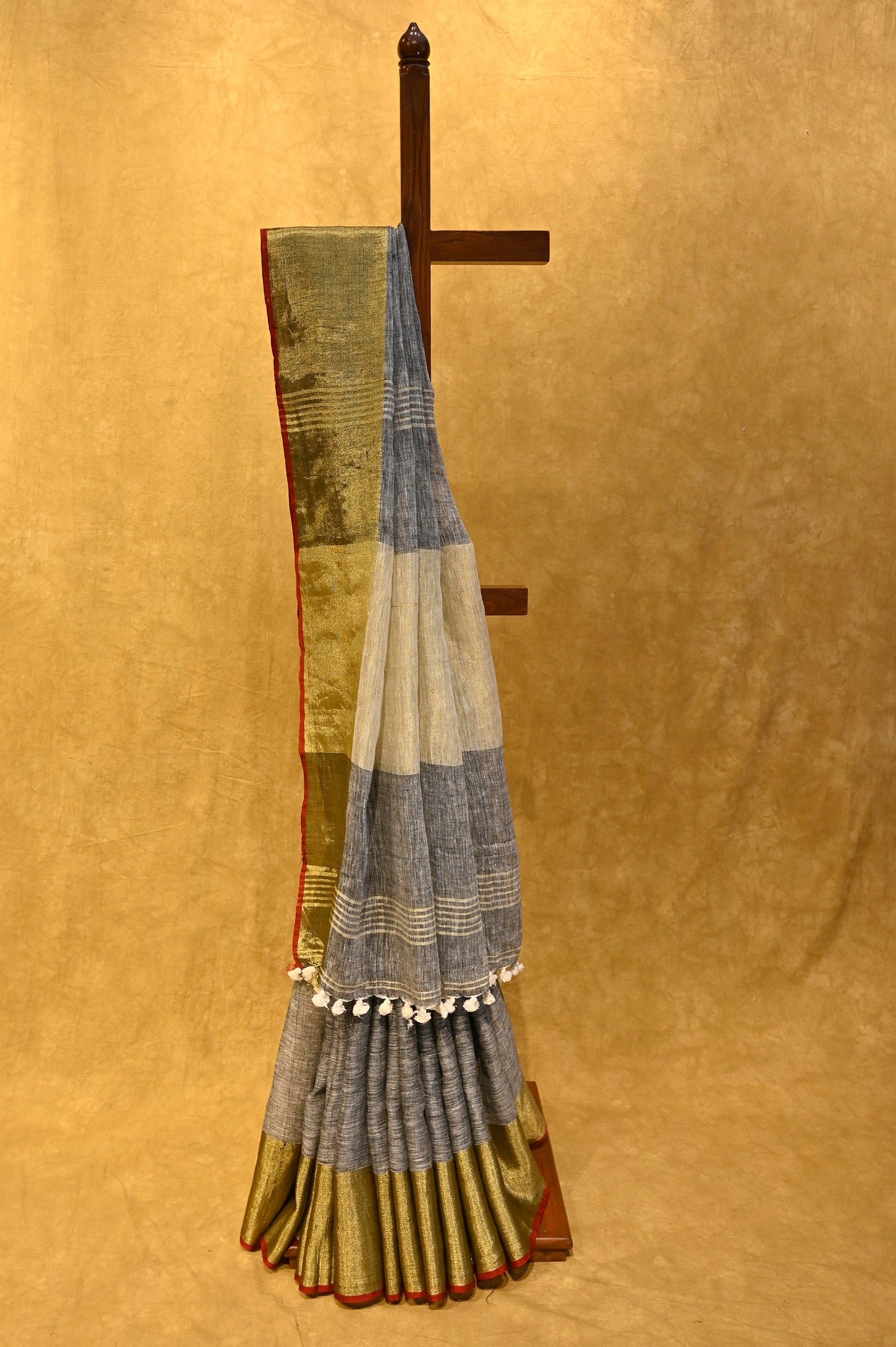 GREY LINEN SAREE WITH ZARI BORDER - Kothari Sons