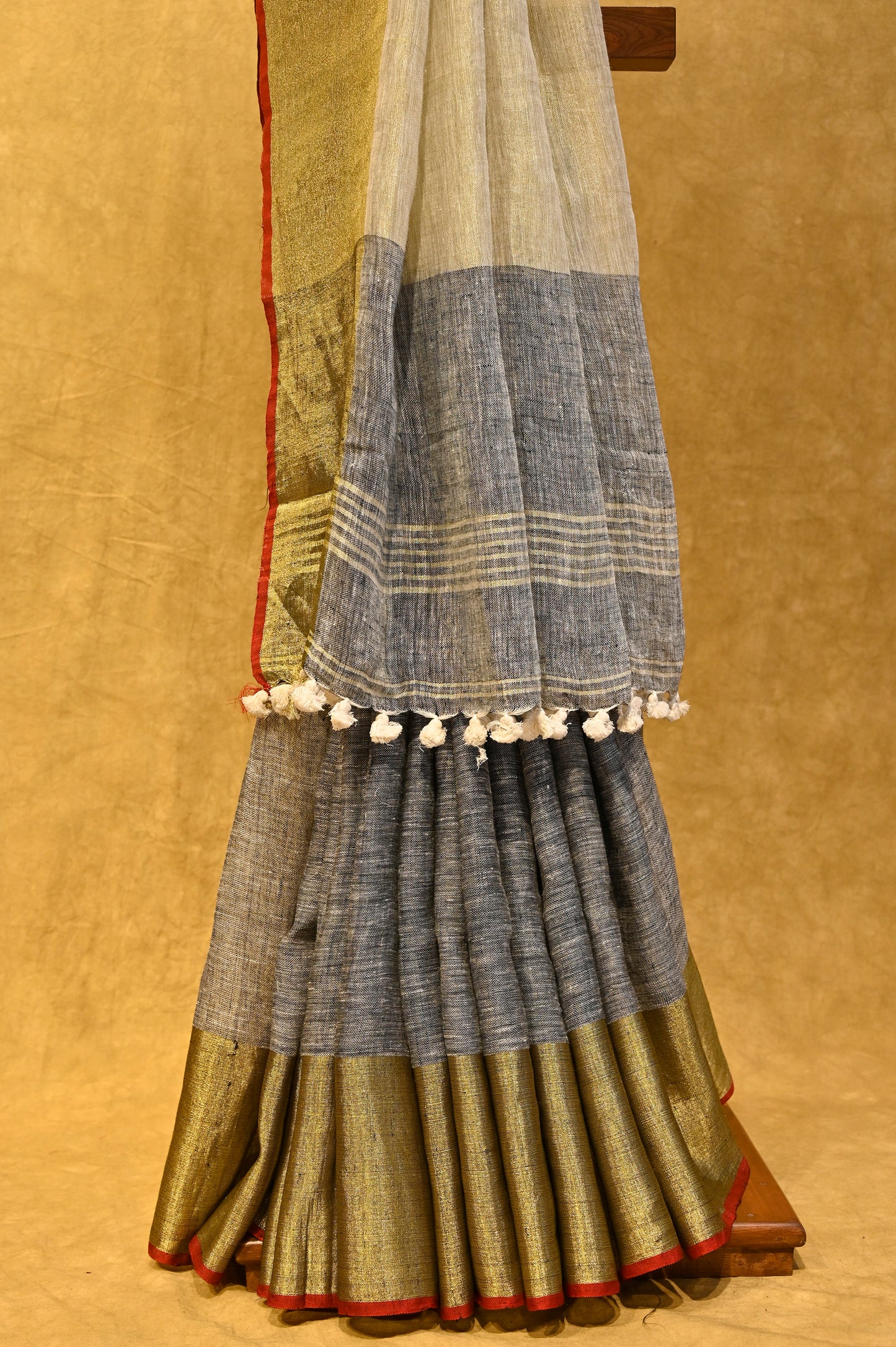 GREY LINEN SAREE WITH ZARI BORDER - Kothari Sons
