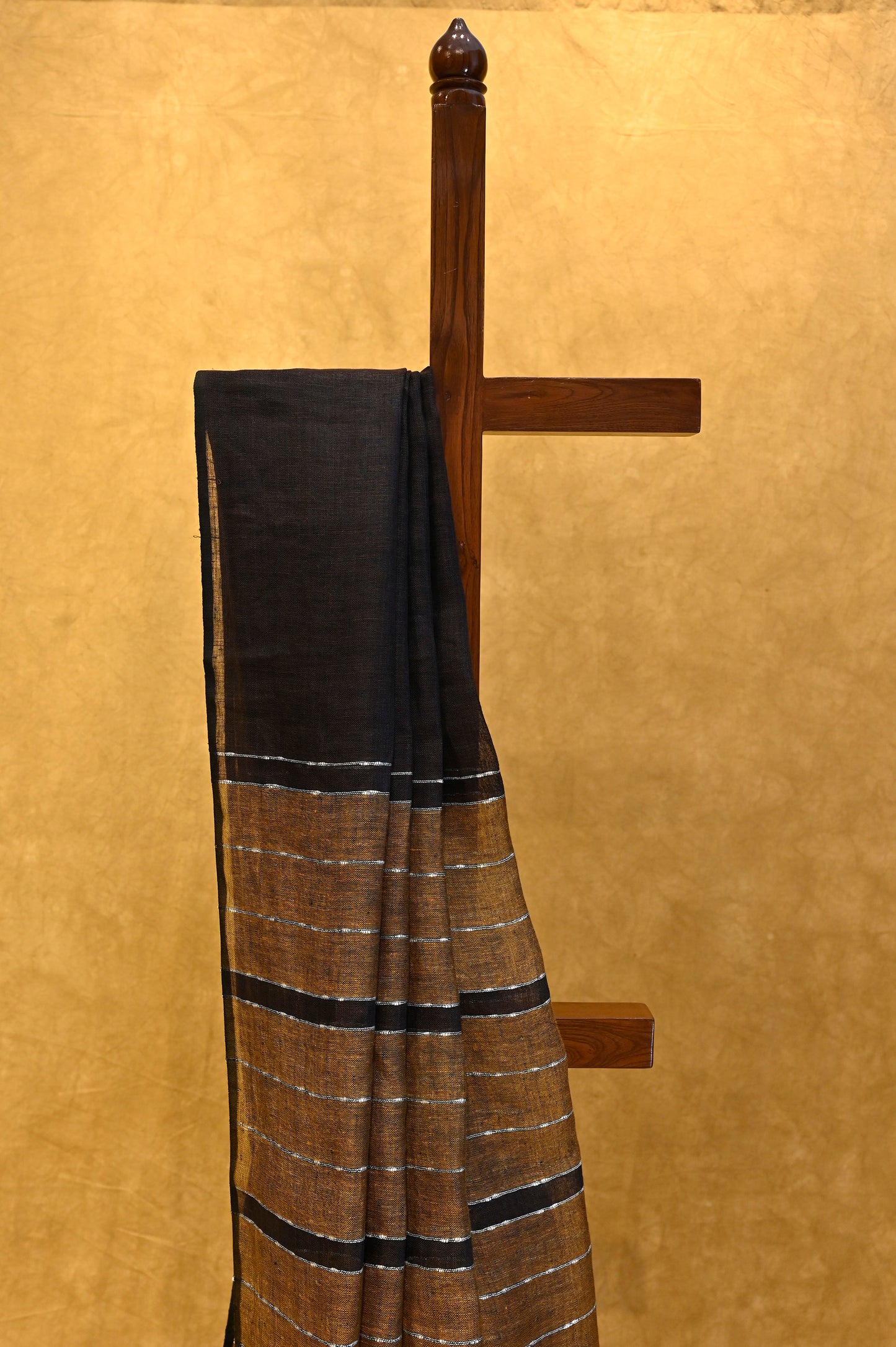BROWN LINEN SAREE WITH CONTRAST PALLA - Kothari Sons