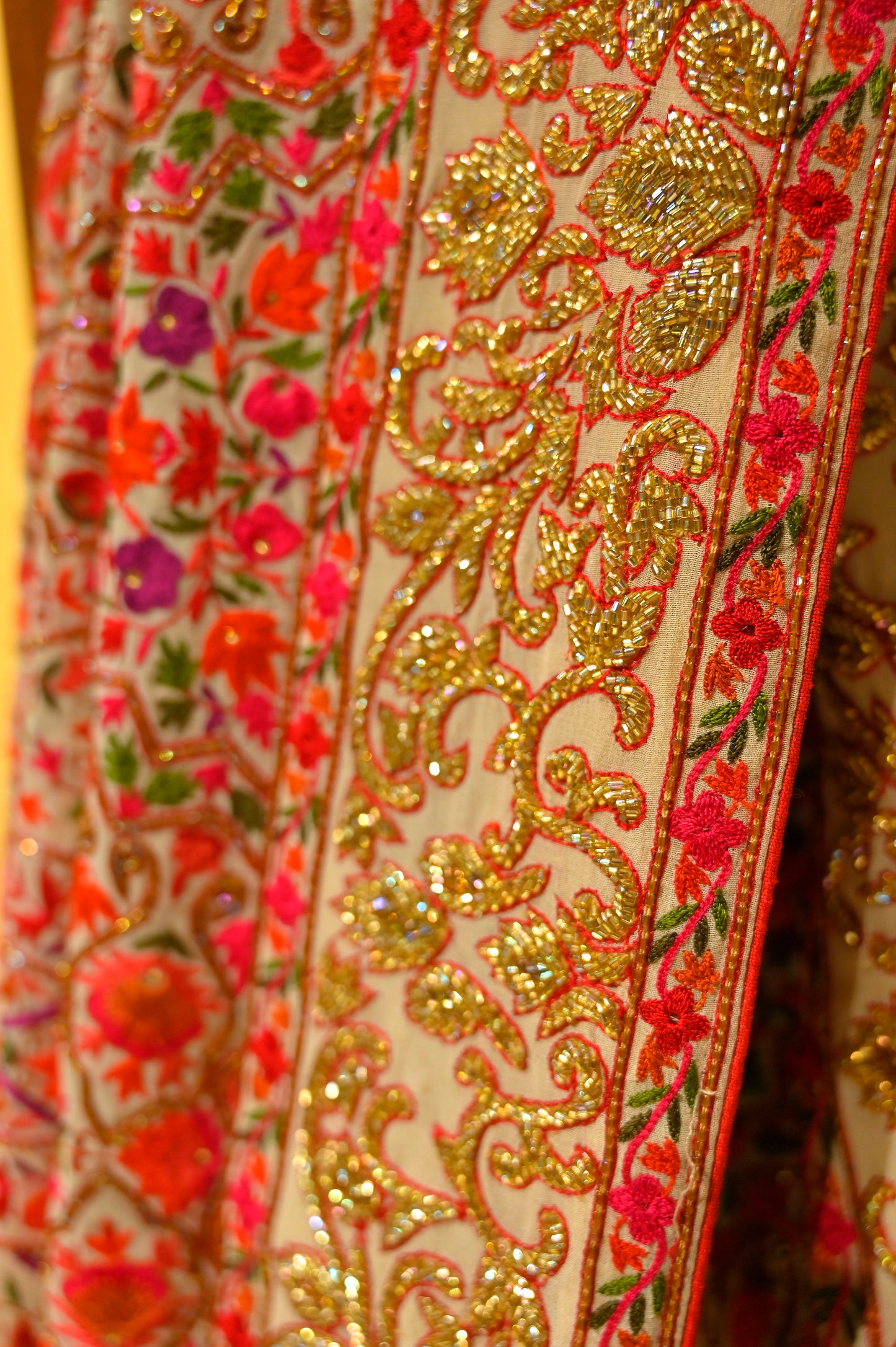 OFF WHITE GEORGETTE SAREE WITH HAND EMBROIDERED KASHMIRI WORK