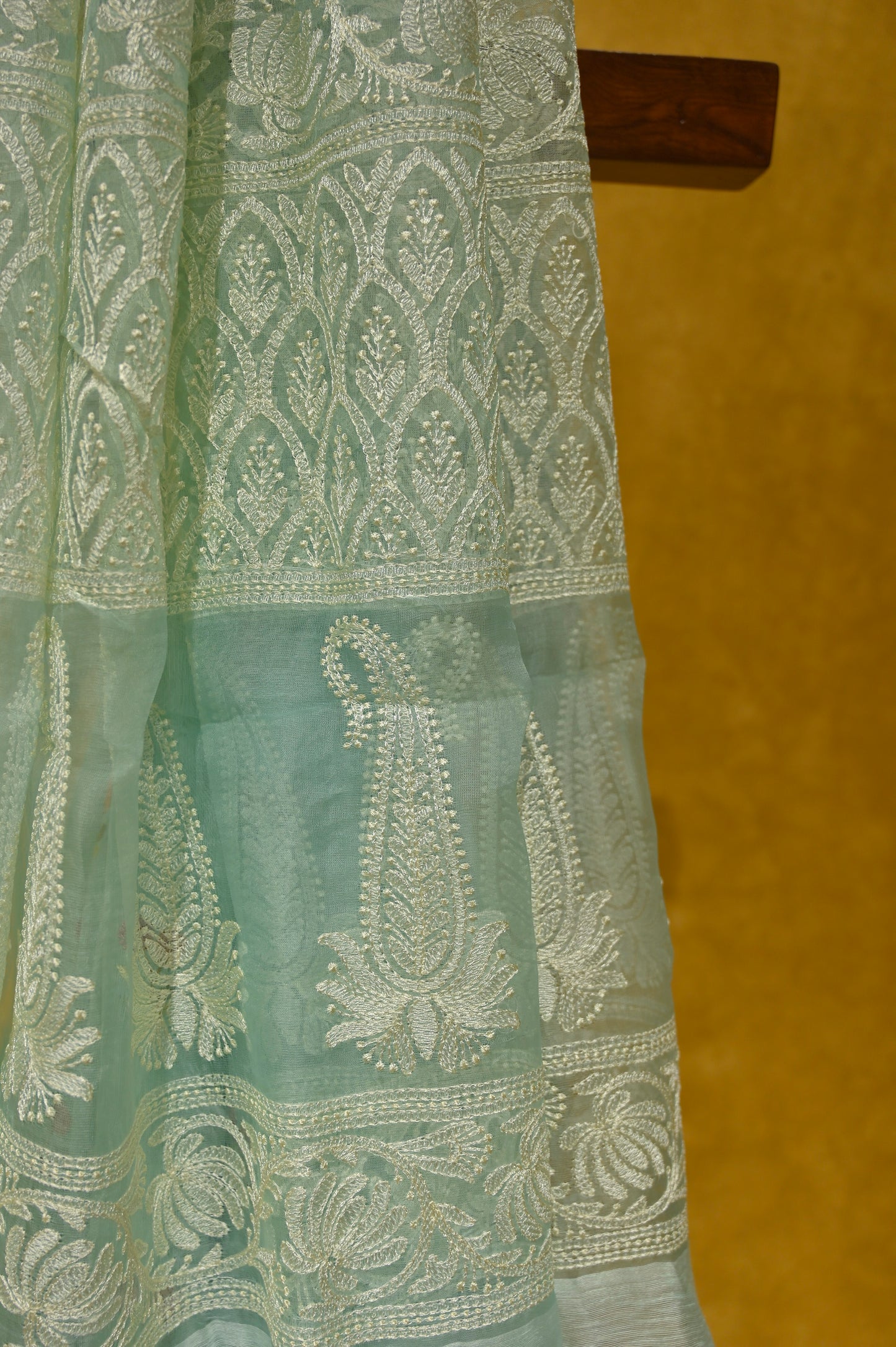 SEA GREEN LINEN SAREE WITH CHIKANKARI EMBROIDERY PALLA