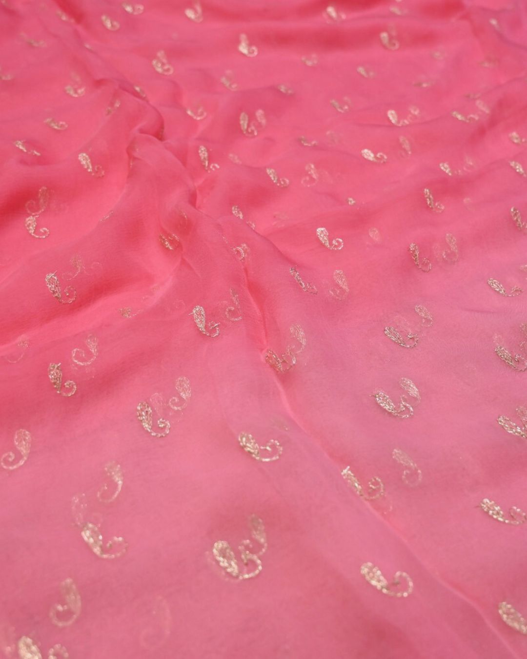 SHADED HOT PINK COLOUR, 30 GRAMS - PLANT BASED CHIFFON SAREE WITH AARI EMBROIDERY