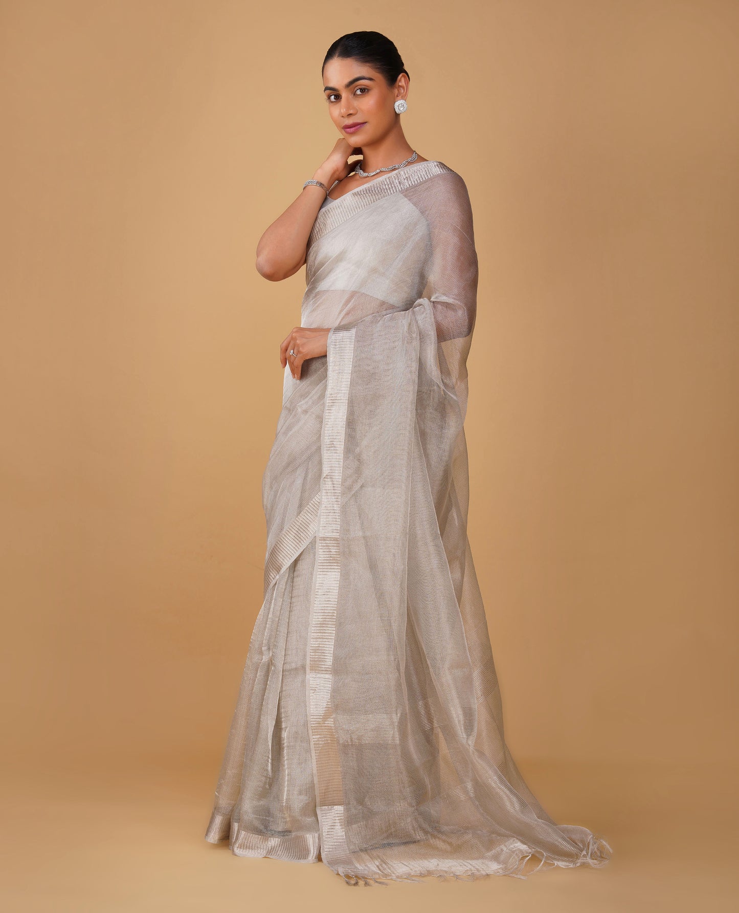 SILVER MOCK LENO WEAVE MAHESHWARI SAREE WITH PIANO PATTERN DRILL BORDER & SELF-PRINTED BLOUSE