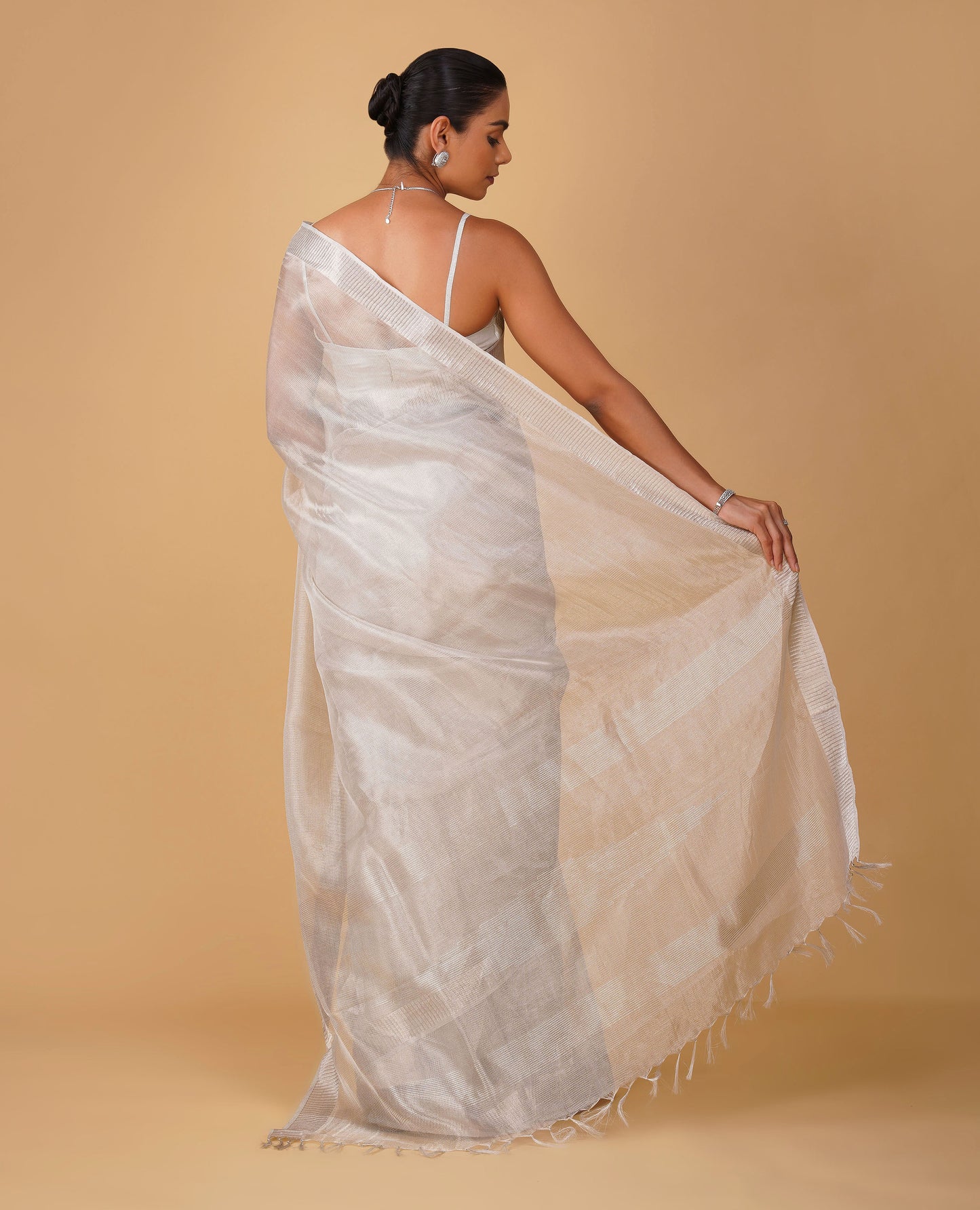 SILVER MOCK LENO WEAVE MAHESHWARI SAREE WITH PIANO PATTERN DRILL BORDER & SELF-PRINTED BLOUSE