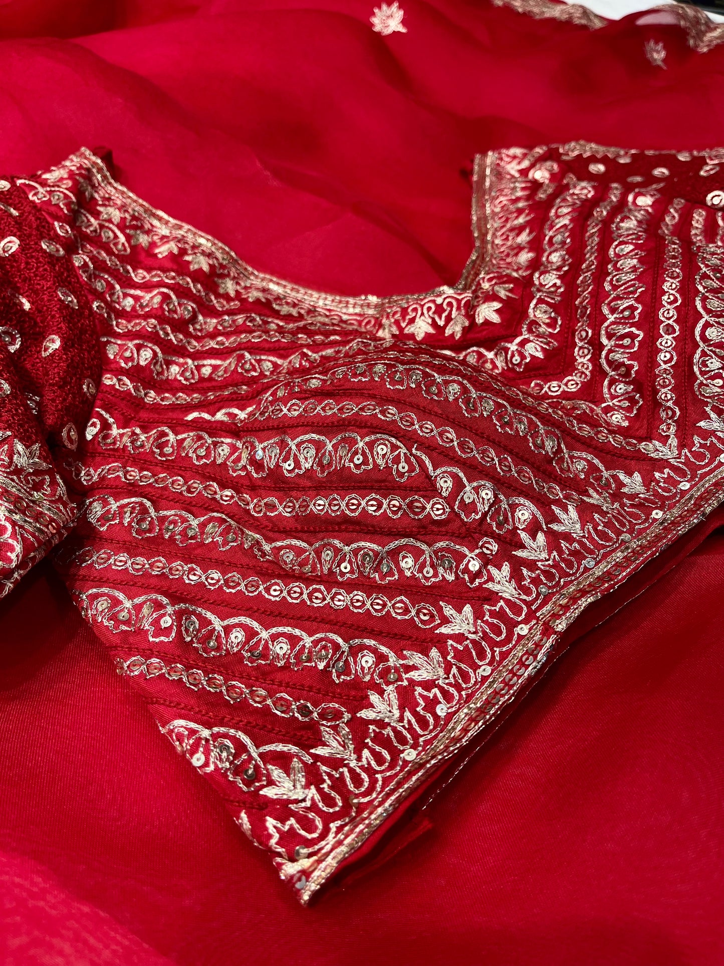 SHADED ORGANZA SAREE EMBELLISHED WITH AARI & SEQUIN WORK, PAIRED WITH A READYMADE BLOUSE