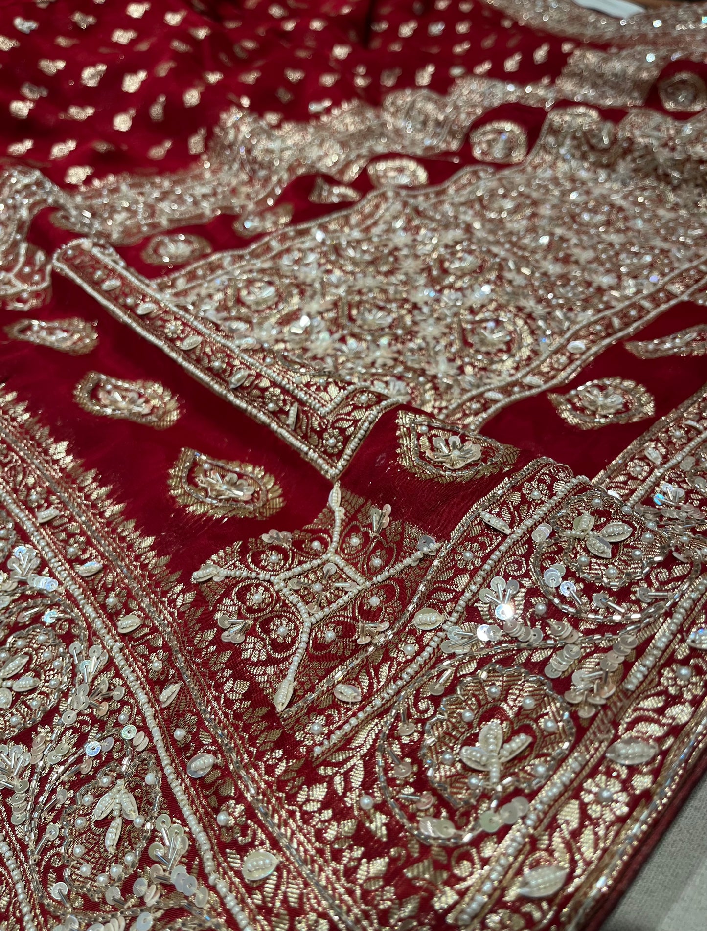 RED ORGANZA BANARASI EMBROIDERED SAREE EITT BEADS & SEQUINS WORK