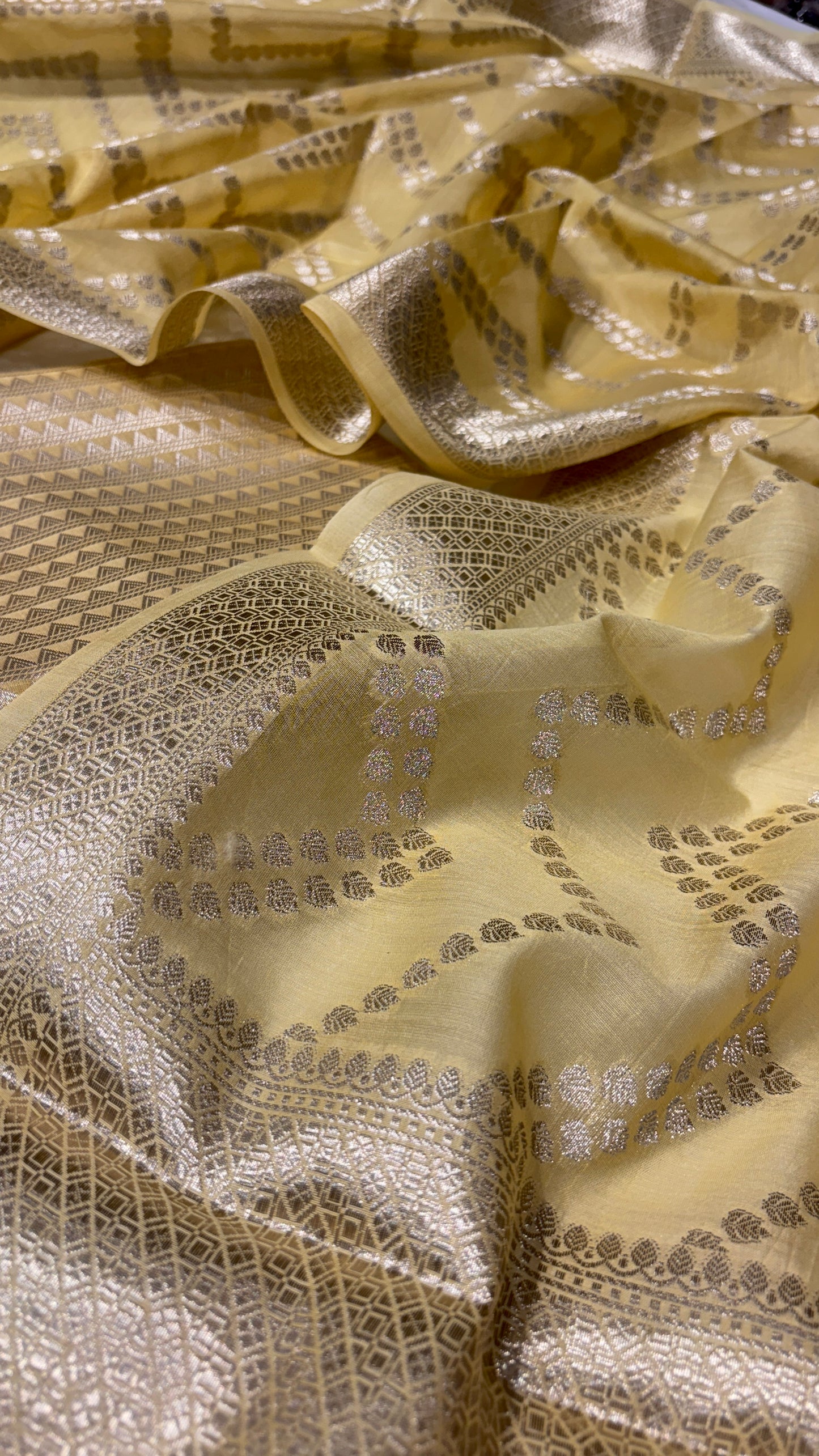 PASTEL YELLOW COLOUR CHANDERI UNSTITCHED SUIT SET (2 PIECE -KURTA & DUPATTA)