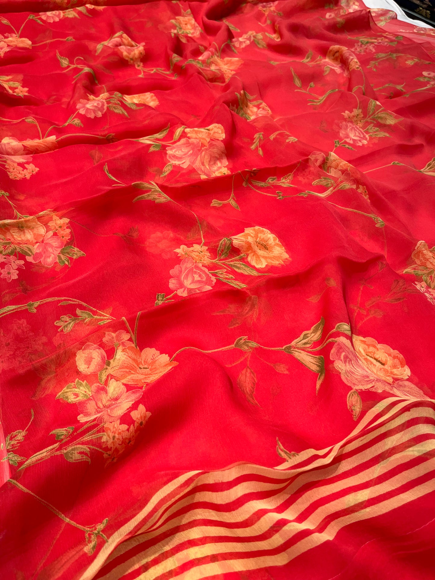RED COLOUR SHADED CHIFFON FLORAL PRINTED SAREE