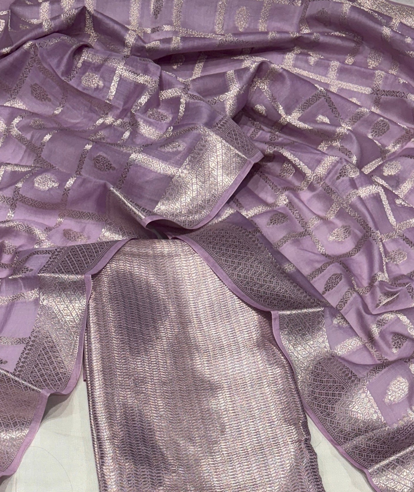 LILAC COLOUR CHANDERI UNSTITCHED SUIT SET (2 PIECE -KURTA & DUPATTA)