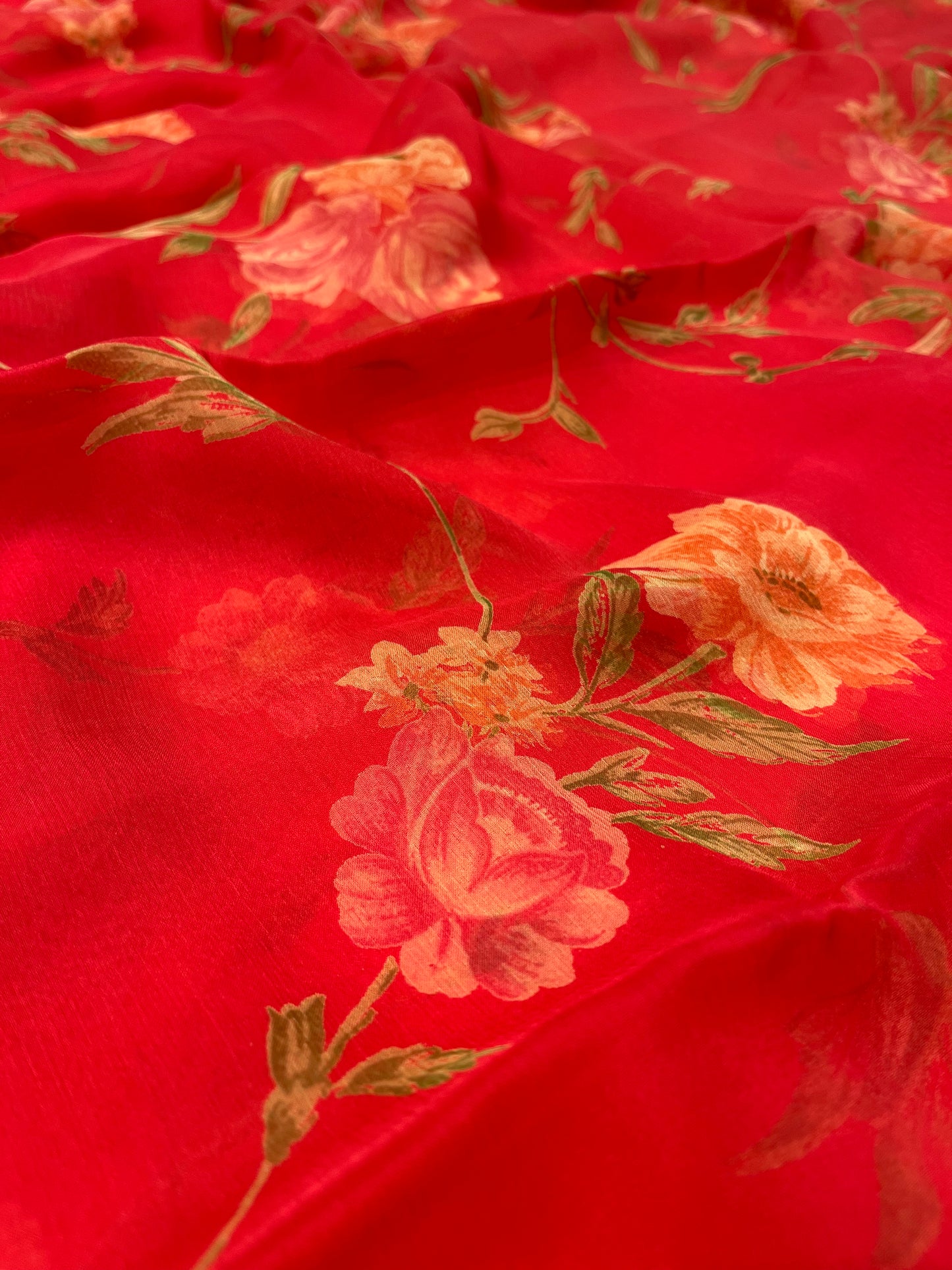 RED COLOUR SHADED CHIFFON FLORAL PRINTED SAREE