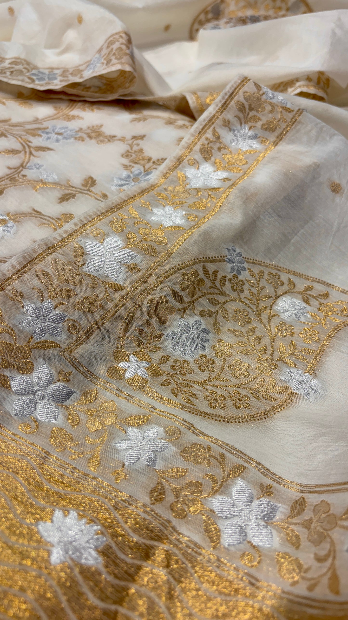 OFF WHITE CHANDERI UNSTITCHED SUIT SET (2 PIECE -KURTA & DUPATTA)