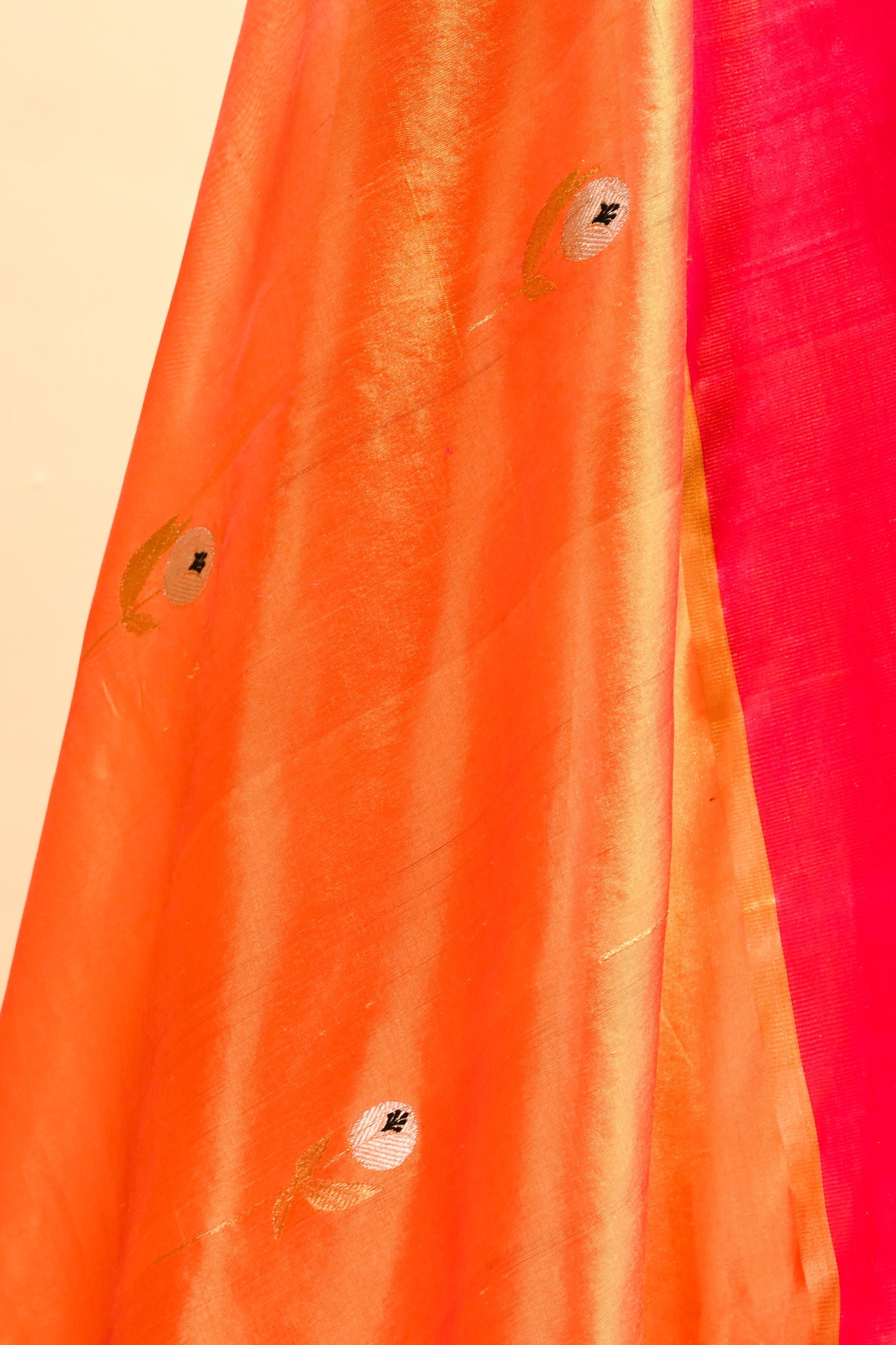 ORANGE CHANDERI HANDWOVEN SILK SAREE WITH CONTRAST PINK BORDER AND ZARI PALLA