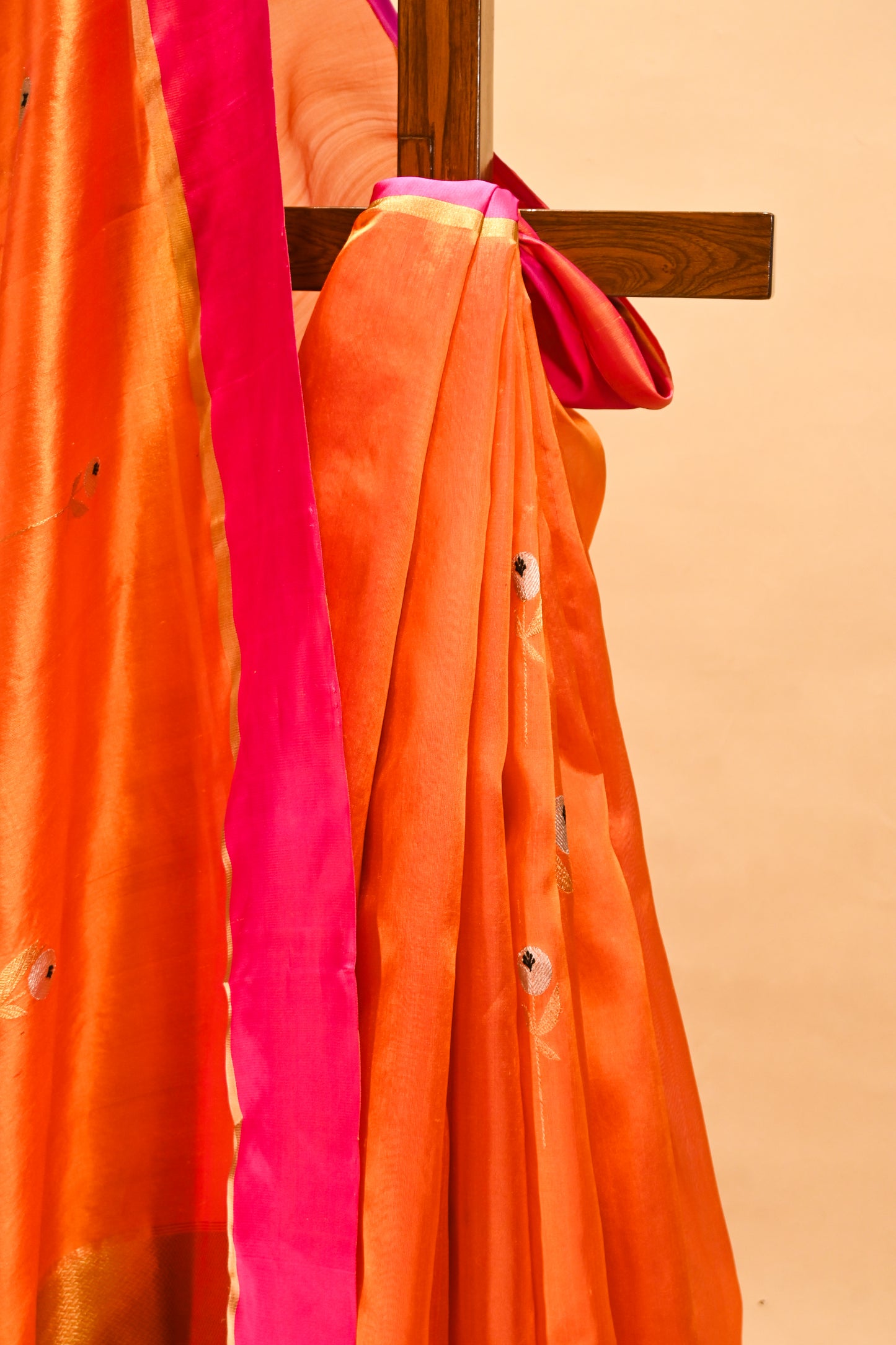 ORANGE CHANDERI HANDWOVEN SILK SAREE WITH CONTRAST PINK BORDER AND ZARI PALLA