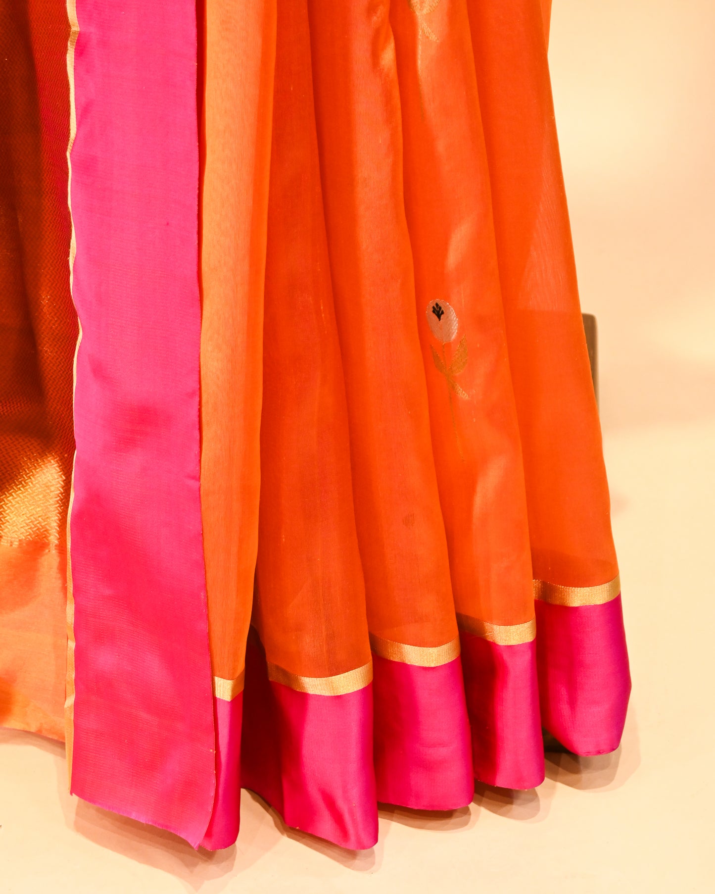 ORANGE CHANDERI HANDWOVEN SILK SAREE WITH CONTRAST PINK BORDER AND ZARI PALLA