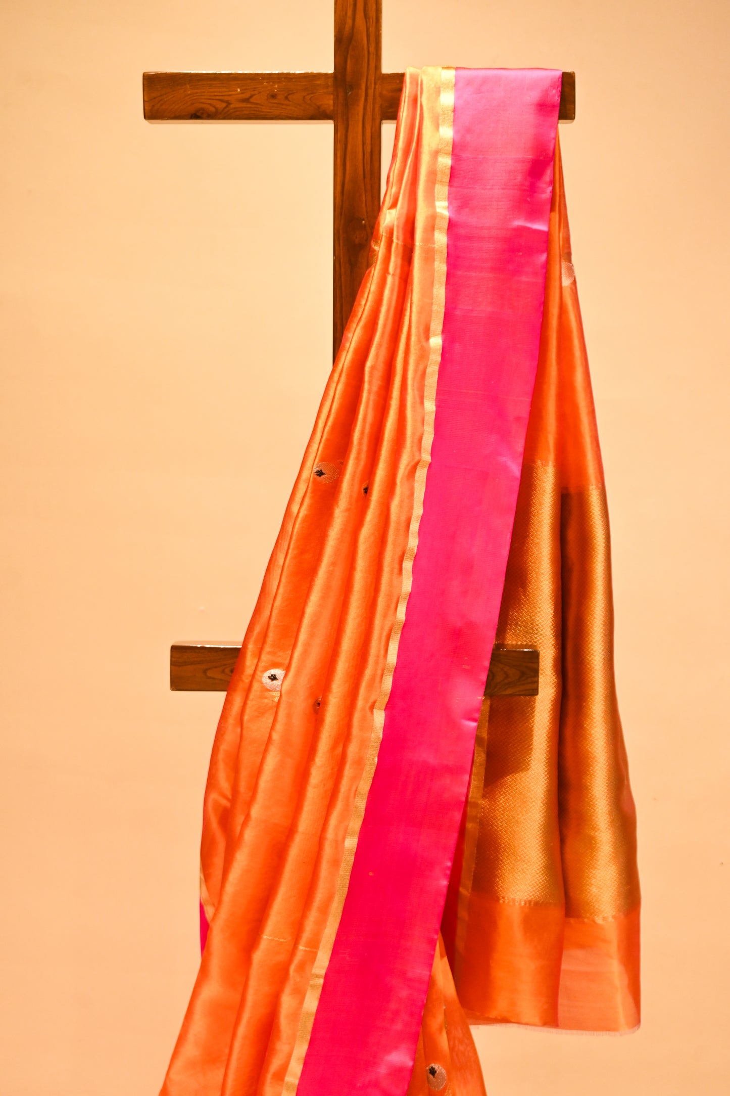 ORANGE CHANDERI HANDWOVEN SILK SAREE WITH CONTRAST PINK BORDER AND ZARI PALLA