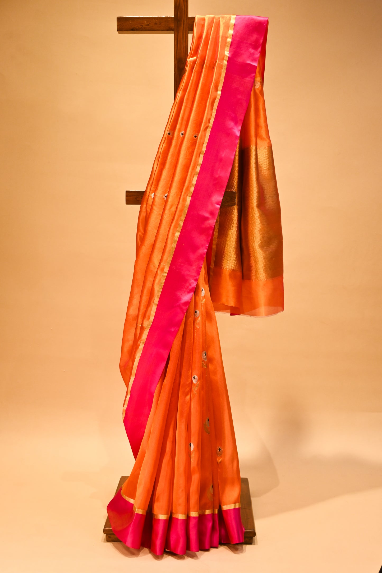 ORANGE CHANDERI HANDWOVEN SILK SAREE WITH CONTRAST PINK BORDER AND ZARI PALLA