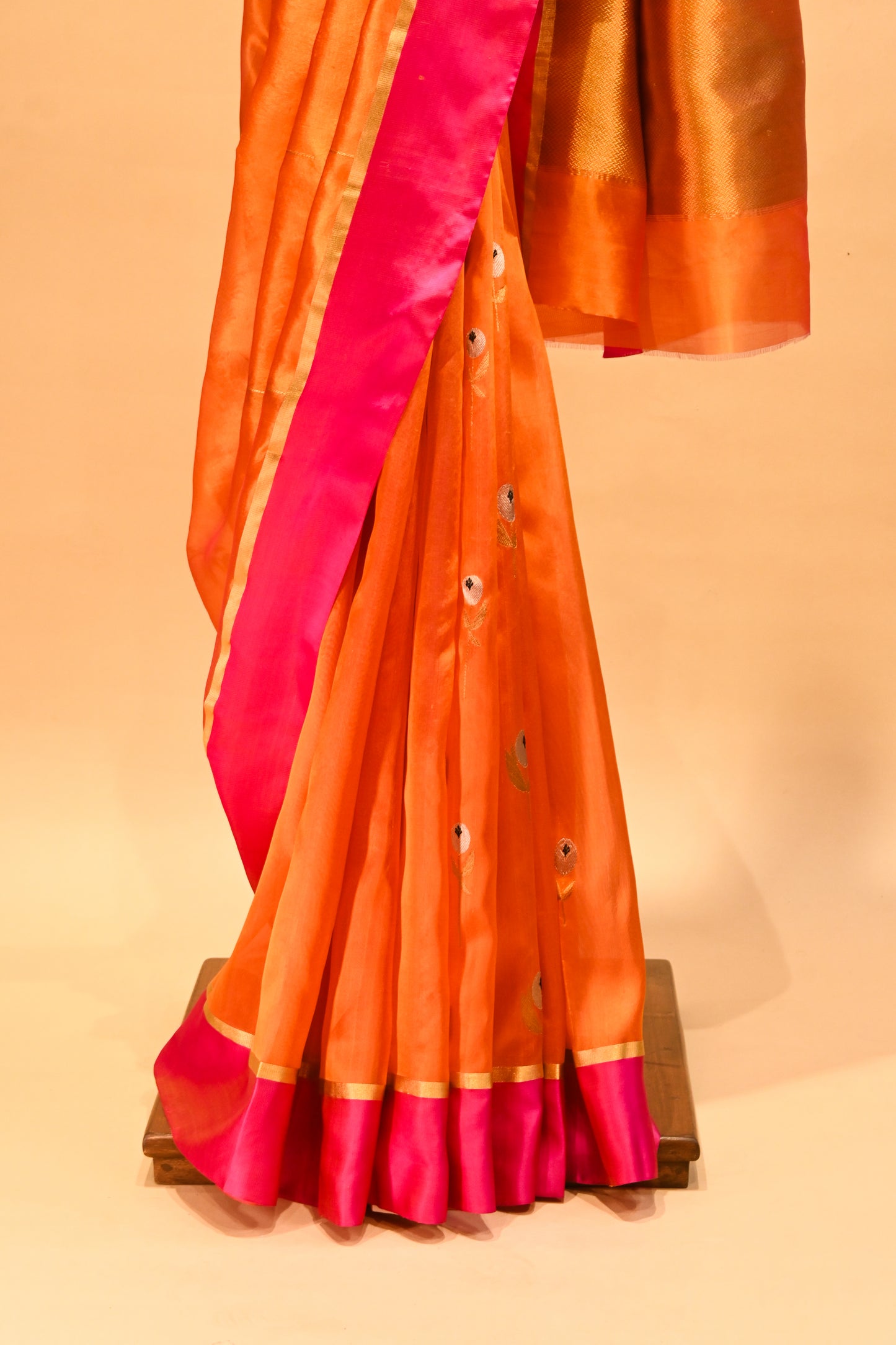 ORANGE CHANDERI HANDWOVEN SILK SAREE WITH CONTRAST PINK BORDER AND ZARI PALLA