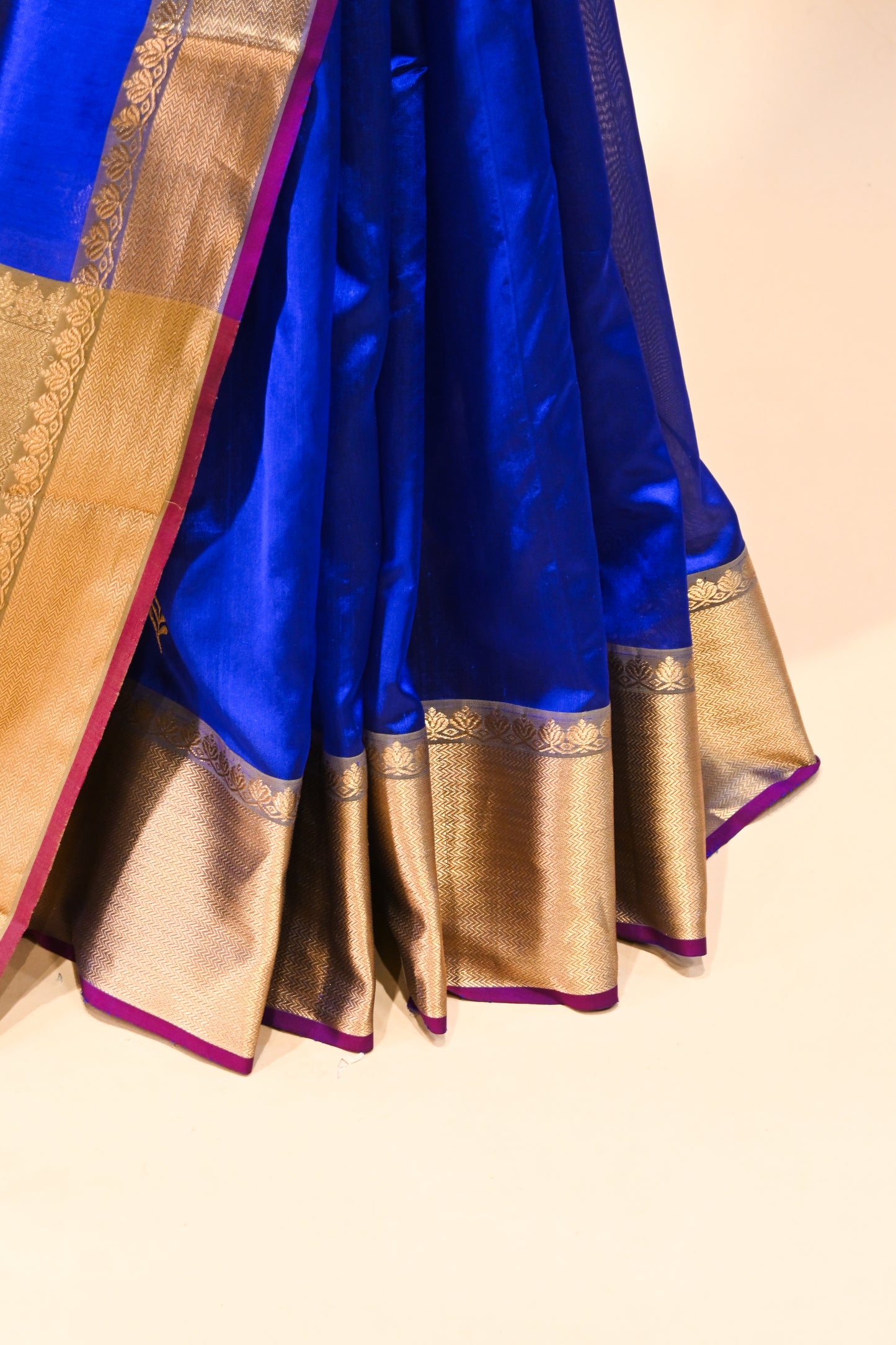 ROYAL BLUE CHANDERI HANDWOVEN SILK SAREE WITH ZARI BORDER AND PALLA
