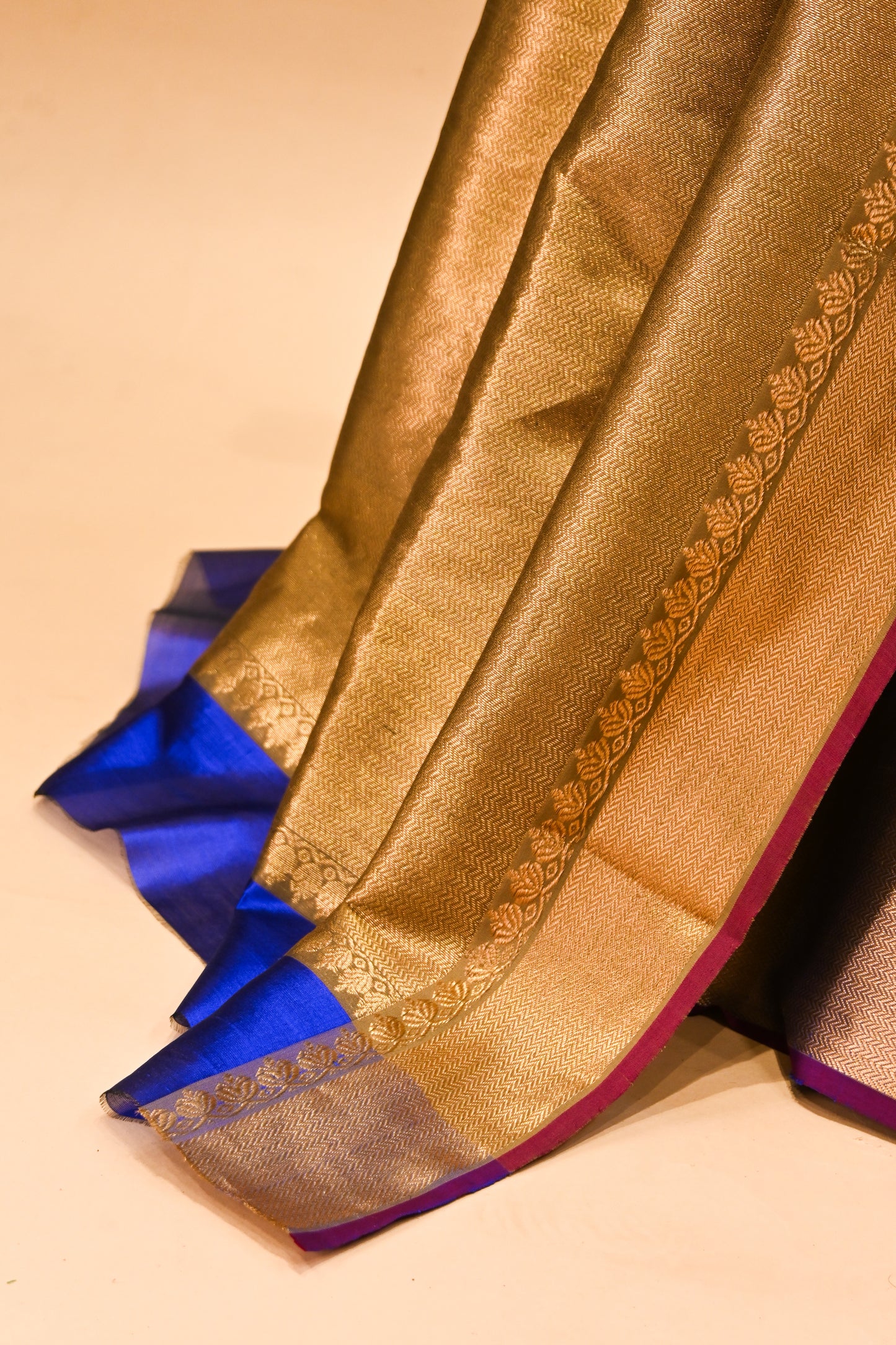 ROYAL BLUE CHANDERI HANDWOVEN SILK SAREE WITH ZARI BORDER AND PALLA