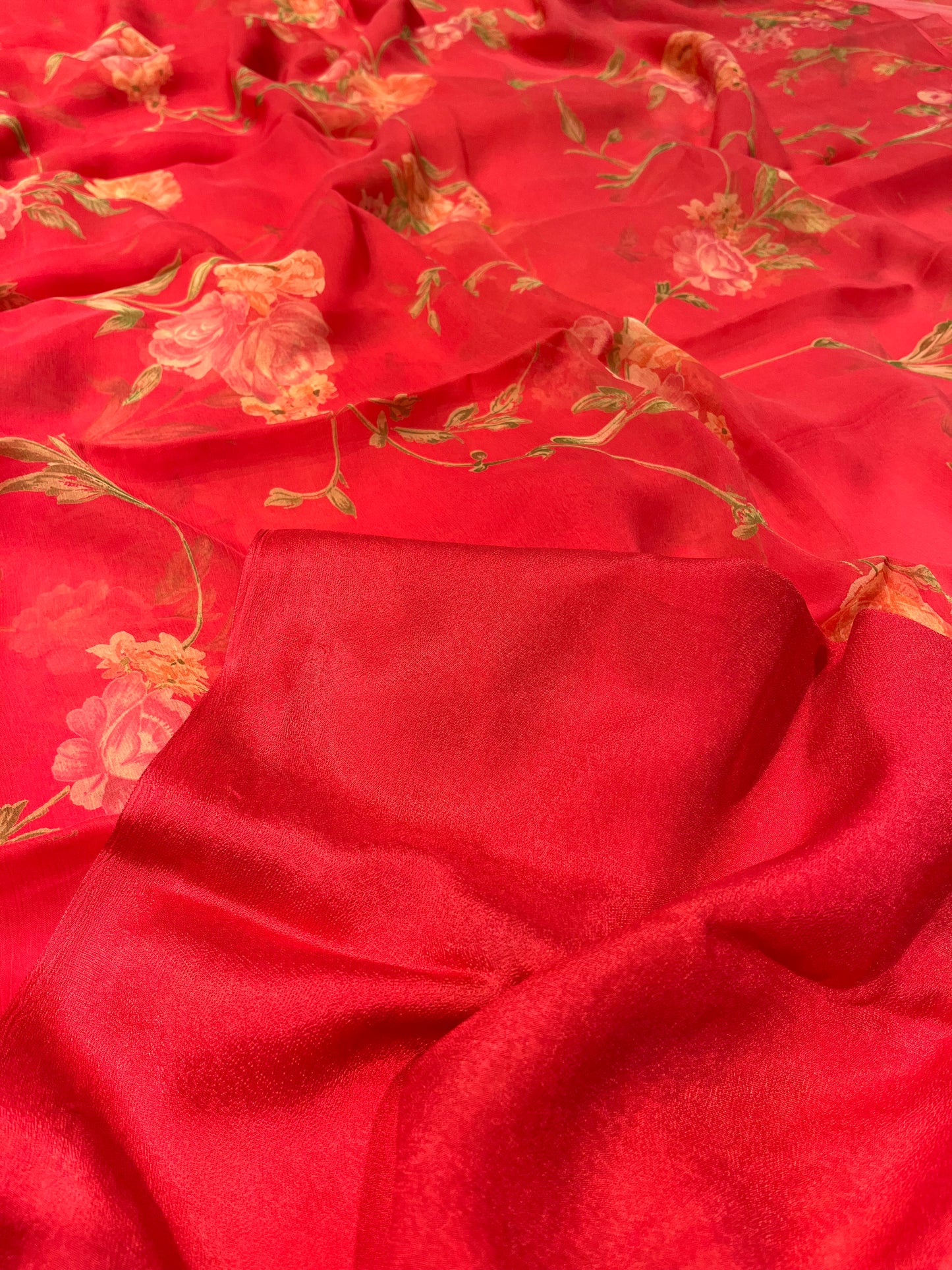 RED COLOUR SHADED CHIFFON FLORAL PRINTED SAREE