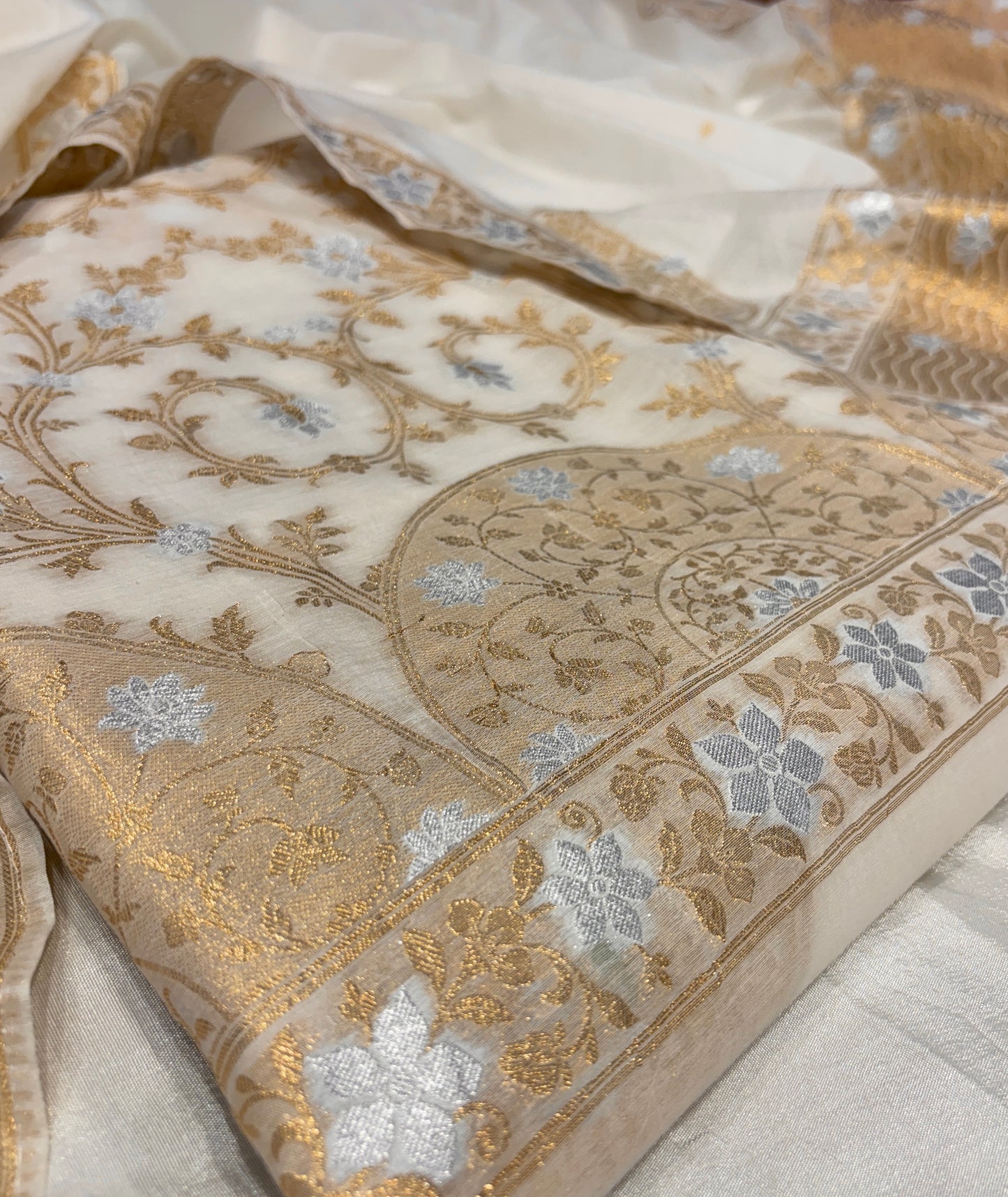 OFF WHITE CHANDERI UNSTITCHED SUIT SET (2 PIECE -KURTA & DUPATTA)