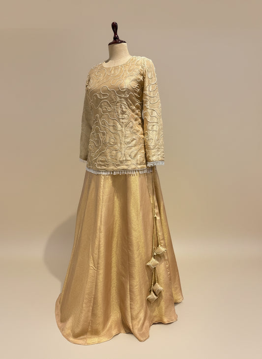 GOLDEN TISSUE PEARL-WORK KURTA WITH GOLDEN TISSUE PLAIN LEHENGA & EMBROIDERED TASSELS BY SIDDHAIKA
