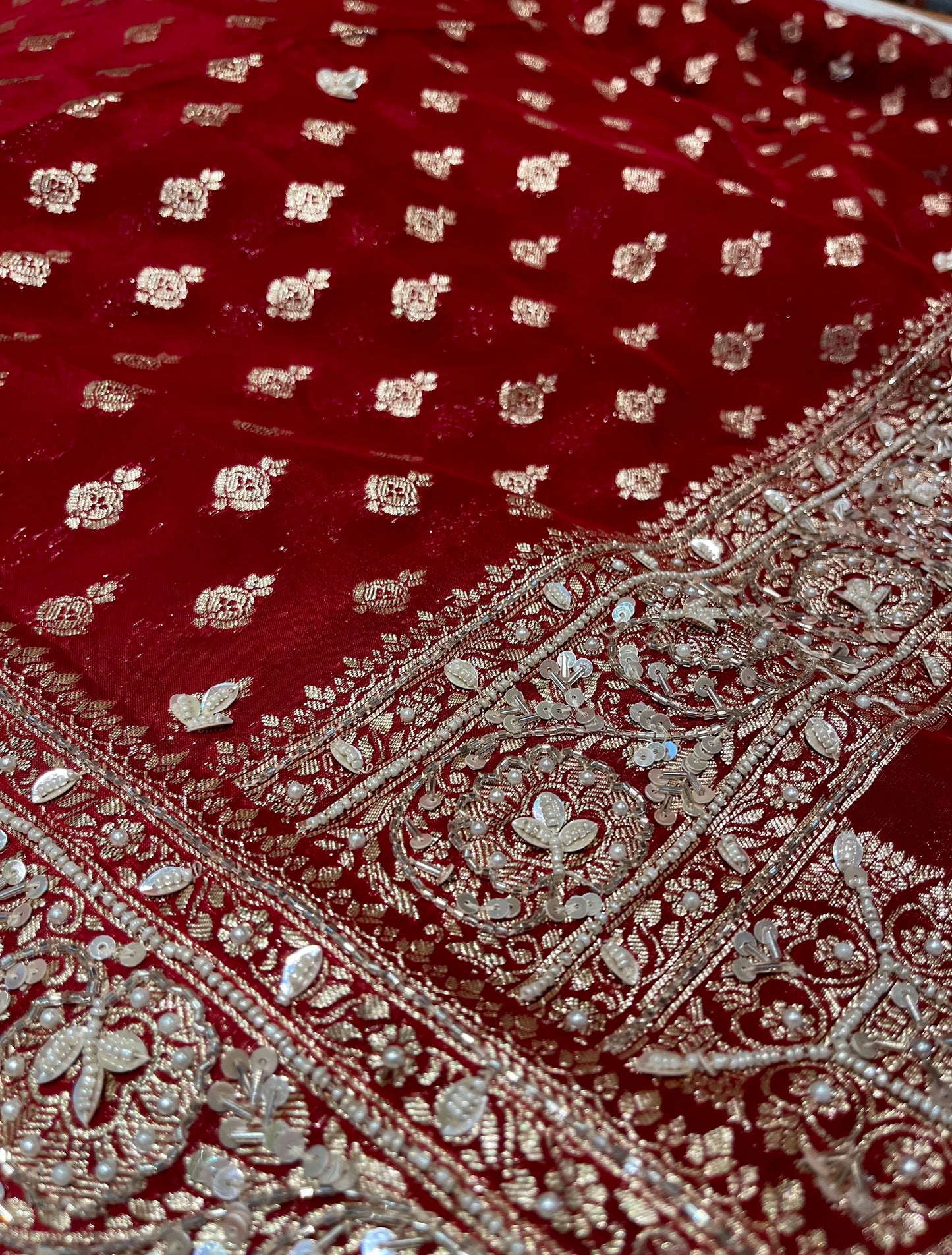 RED ORGANZA BANARASI EMBROIDERED SAREE EITT BEADS & SEQUINS WORK