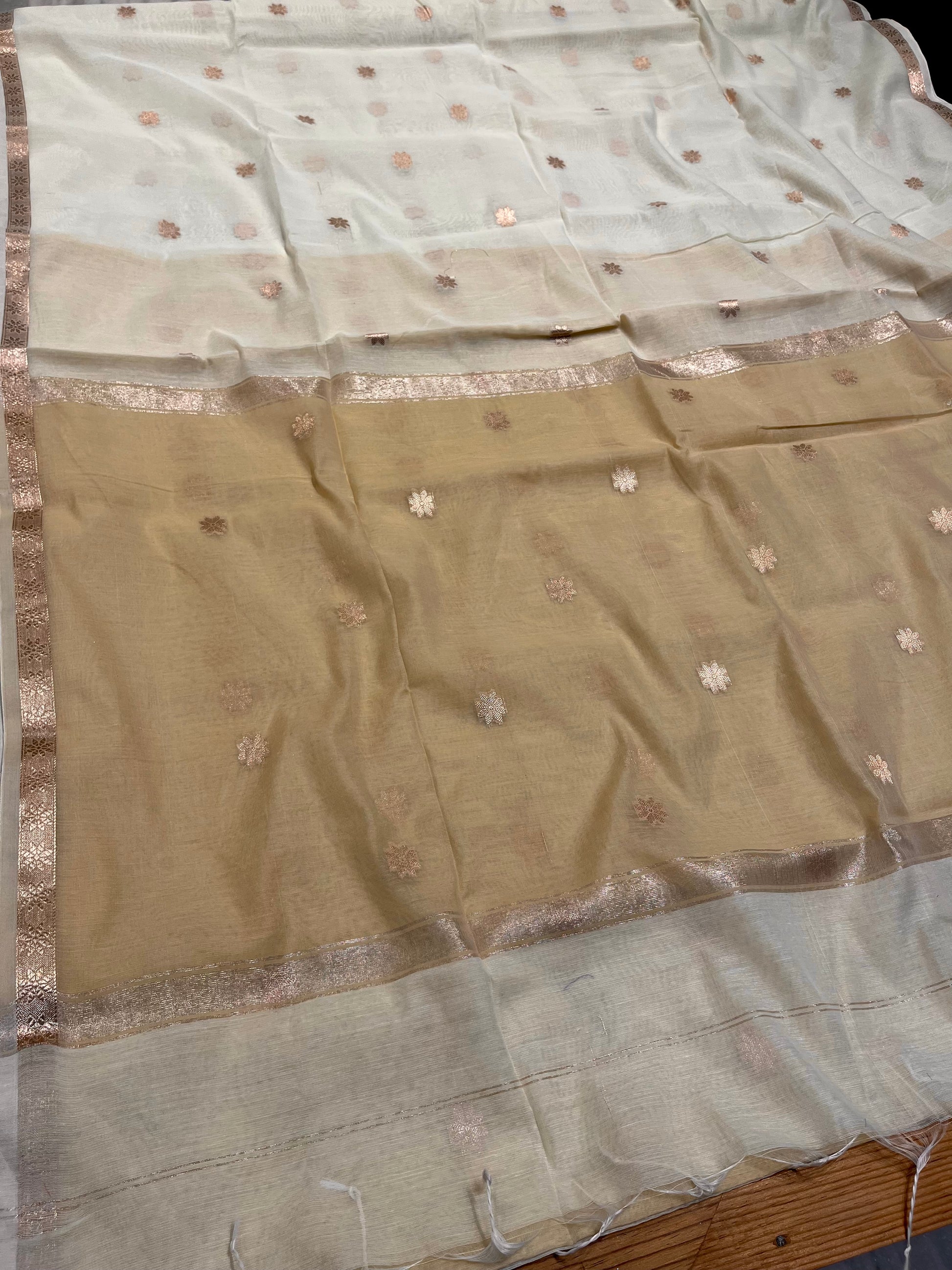 BEIGE COLOUR ART MAHESHWARI SAREE WITH CONTRAST BLOUSE & ZARI BUTTI - Kothari Sons