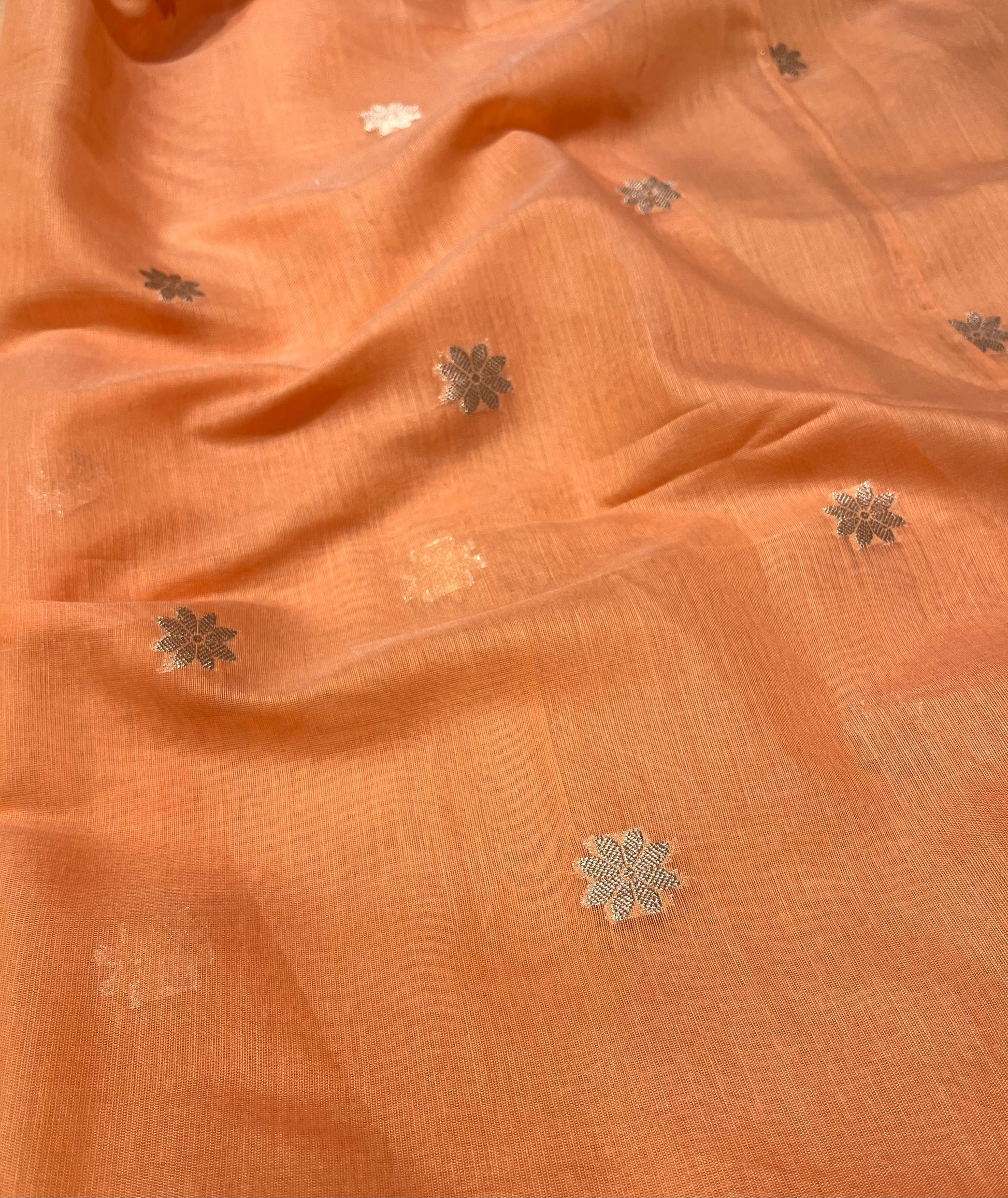 BEIGE COLOUR ART MAHESHWARI SAREE WITH CONTRAST BLOUSE, PALLA & ZARI BUTTI - Kothari Sons