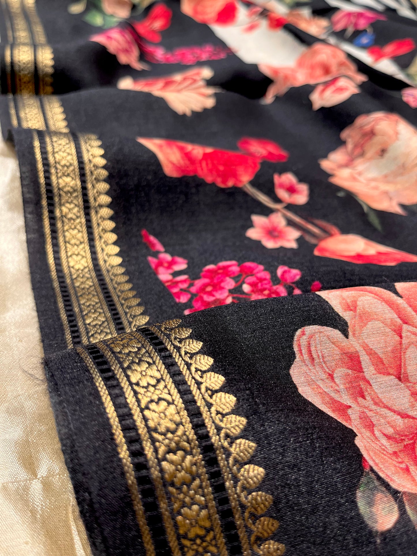 BLACK COLOUR MUNGA SILK PRINTED SAREE WITH ZARI BORDER