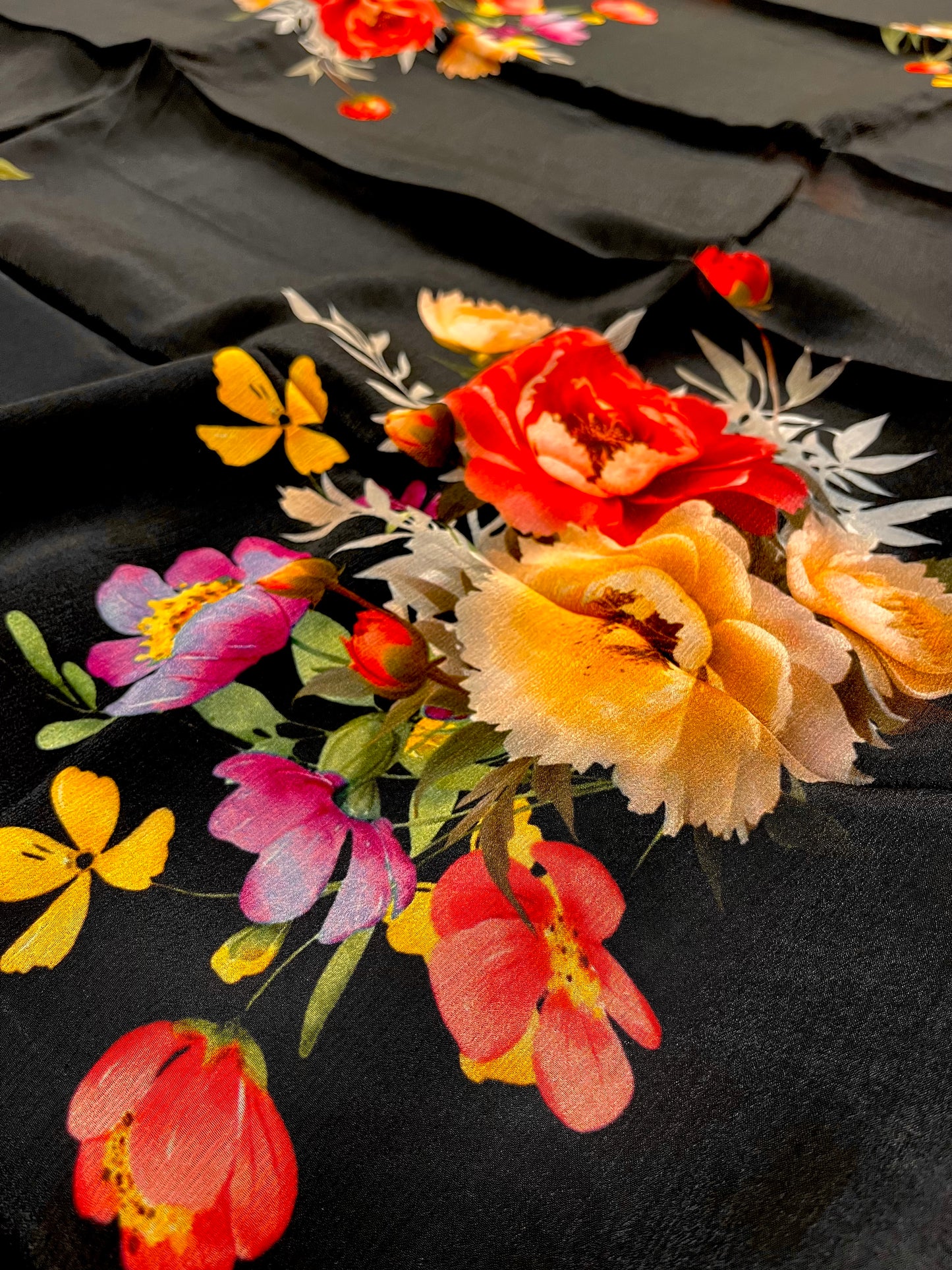 BLACK COLOUR CHINON FLORAL PRINTED SAREE WITH PLAIN BLOUSE - Kothari Sons