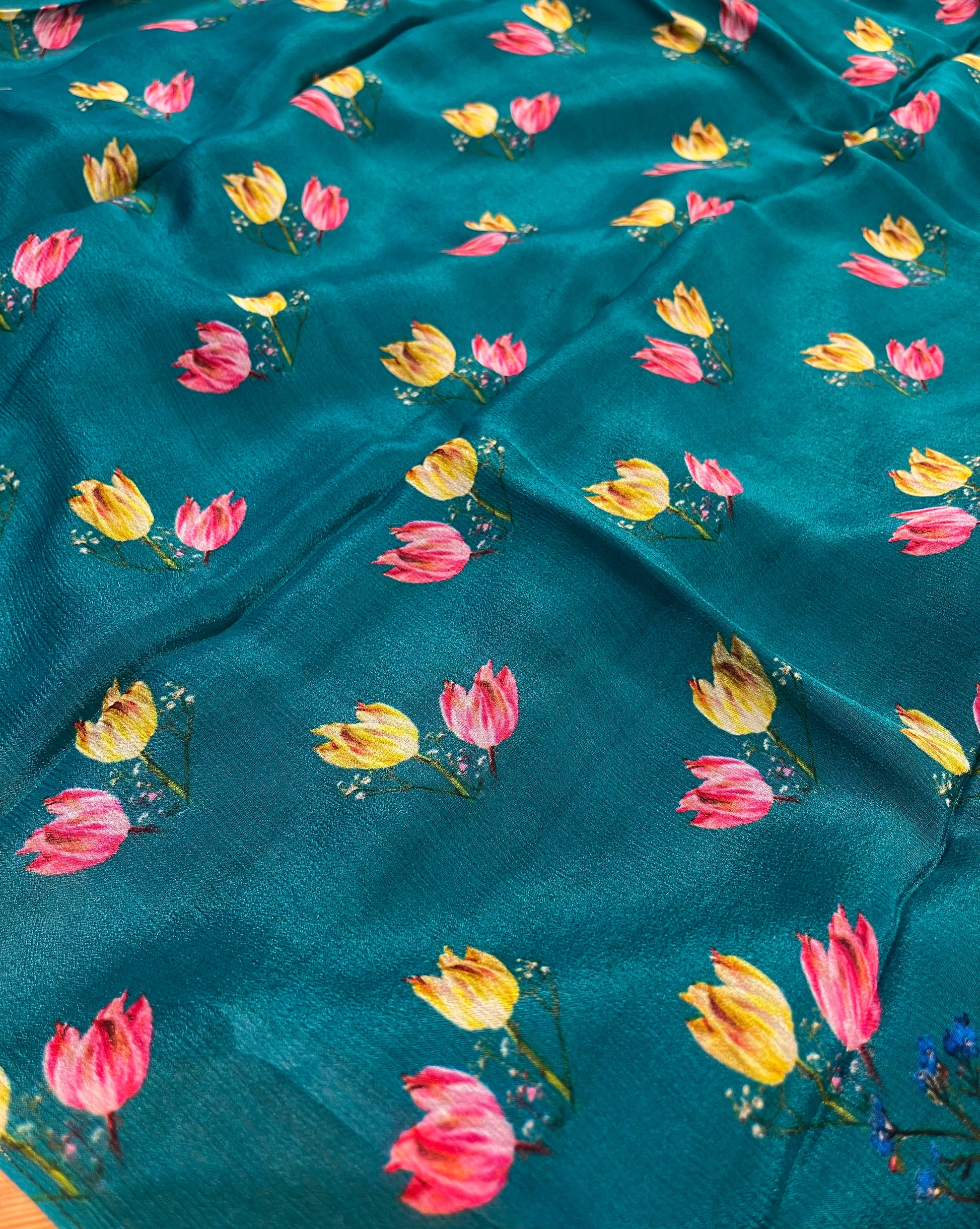 PEACOCK GREEN COLOUR FLORAL PRINTED CHINON SAREE WITH PRINTED BLOUSE - Kothari Sons