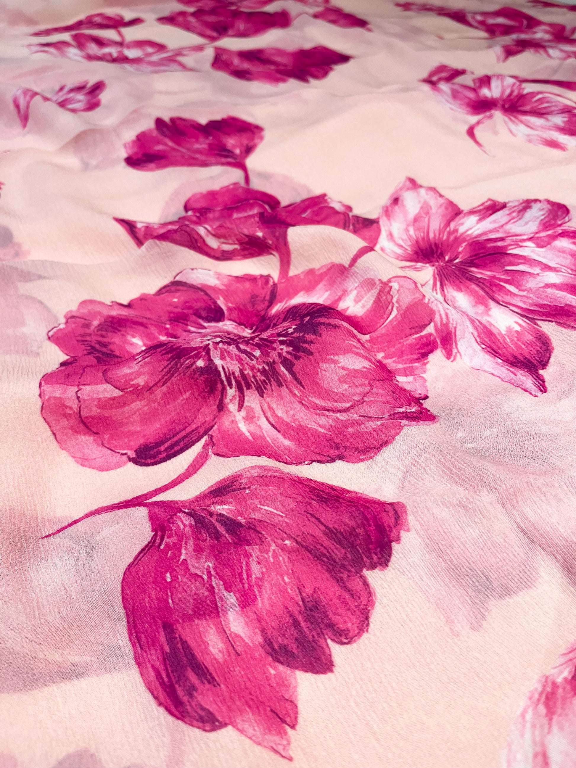 PASTEL PINK COLOUR PURE PLATINUM CHIFFON FLORAL PRINTED SAREE WITH SELF PRINTED CREPE SILK BLOUSE - Kothari Sons