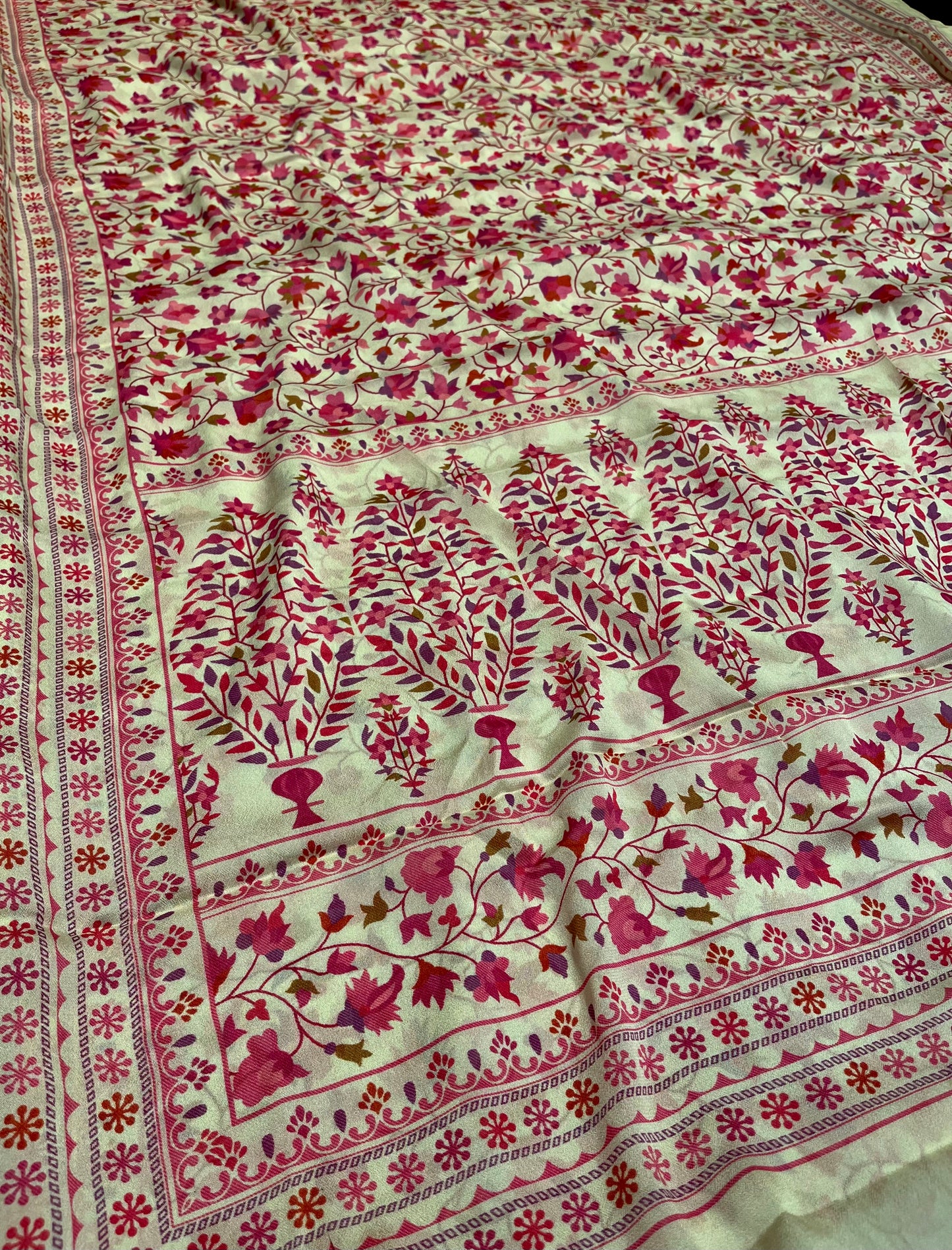 IVORY COLOUR PRINTED SYNTHETIC SAREE WITH UNSTITCHED BLOUSE FOR DRESS CODE