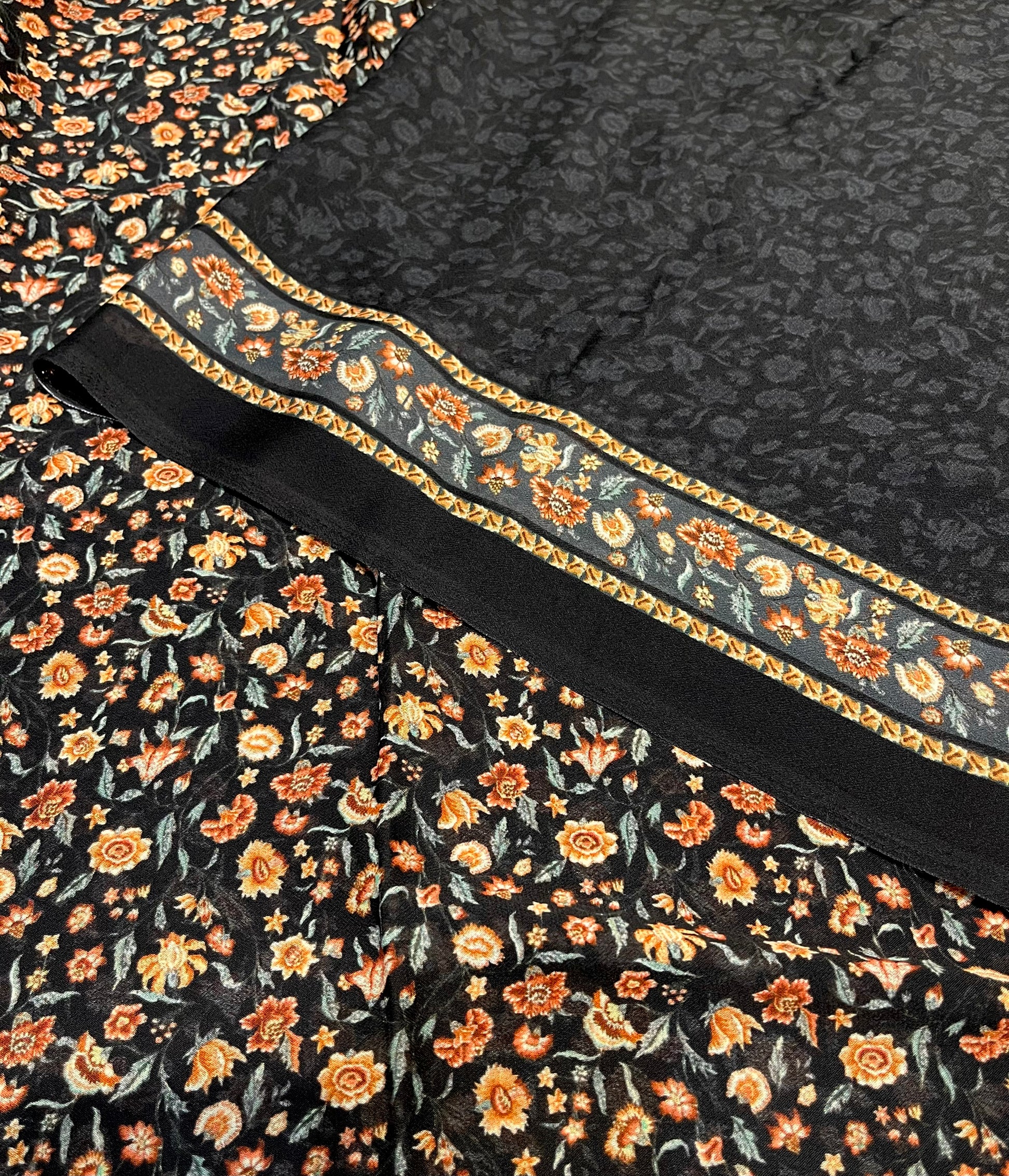 BLACK COLOUR PRINTED SYNTHETIC SAREE WITH UNSTITCHED BLOUSE FOR DRESS CODE - Kothari Sons