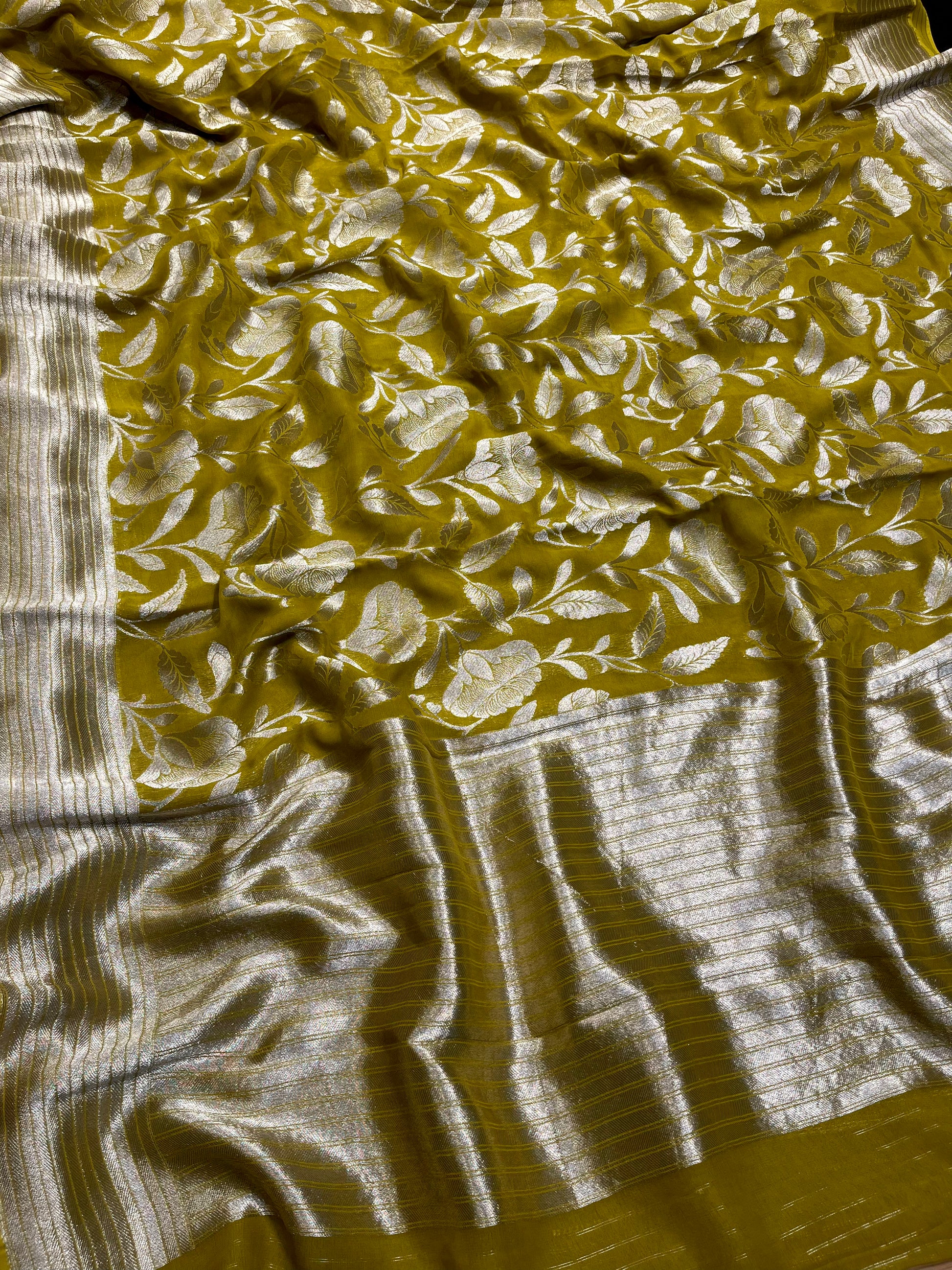 OLIVE GREEN COLOUR SILVER ZARI WEAVED GEORGETTE KHADDI SAREE WITH PLAIN BLOUSE AND BORDER - Kothari Sons