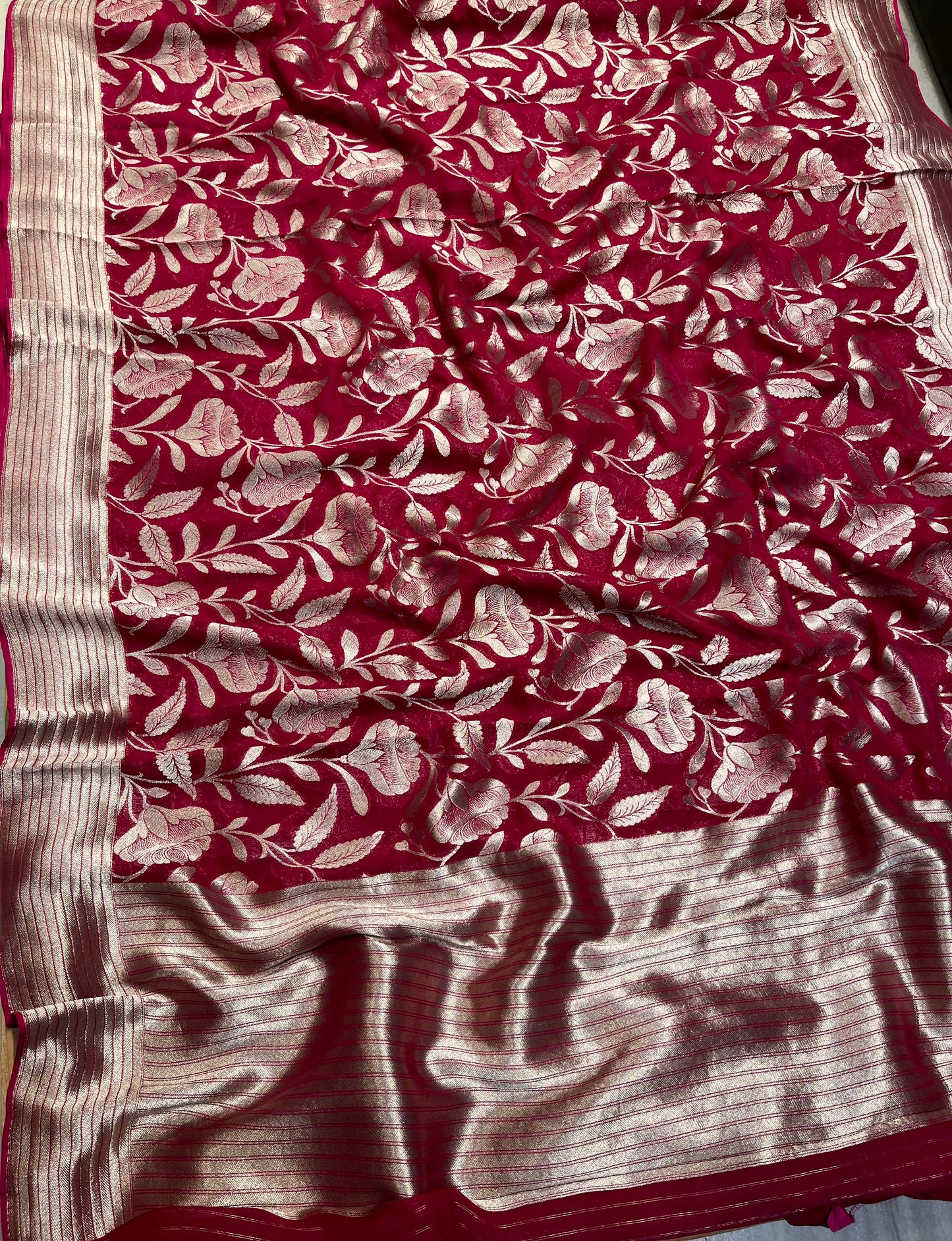 BERRY COLOUR SILVER ZARI WEAVED GEORGETTE KHADDI SAREE WITH PLAIN BLOUSE AND BORDER - Kothari Sons