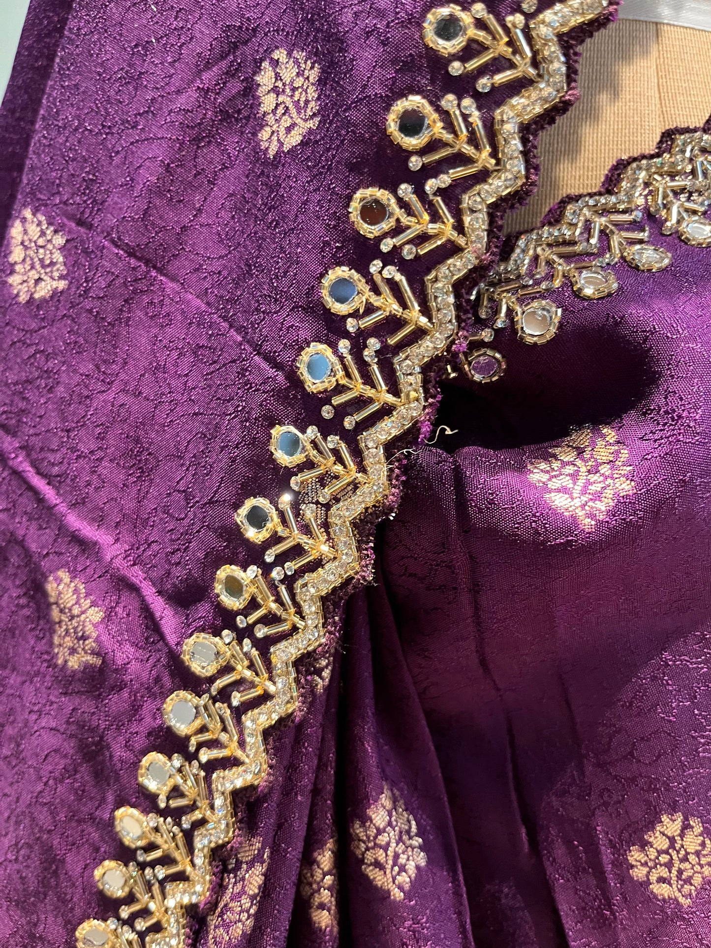 PURPLE COLOUR CREPE JACQUARD EMBROIDERED SAREE WITH CONTRAST BLOUSE EMBELLISHED WITH MIRROR WORK