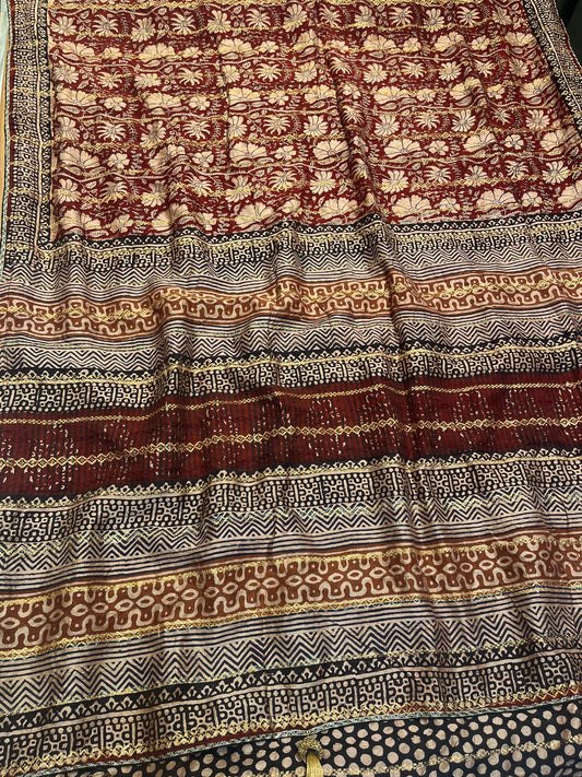 MAROON COLOUR MUNGA COTTON AJRAKH PRINTED SAREE WITH CONTRAST PRINTED BLOUSE - Kothari Sons