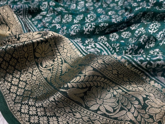 (DELIVERY IN 25 DAYS) GREEN COLOUR MUSLIN SILK SAREE WITH ZARI BORDER