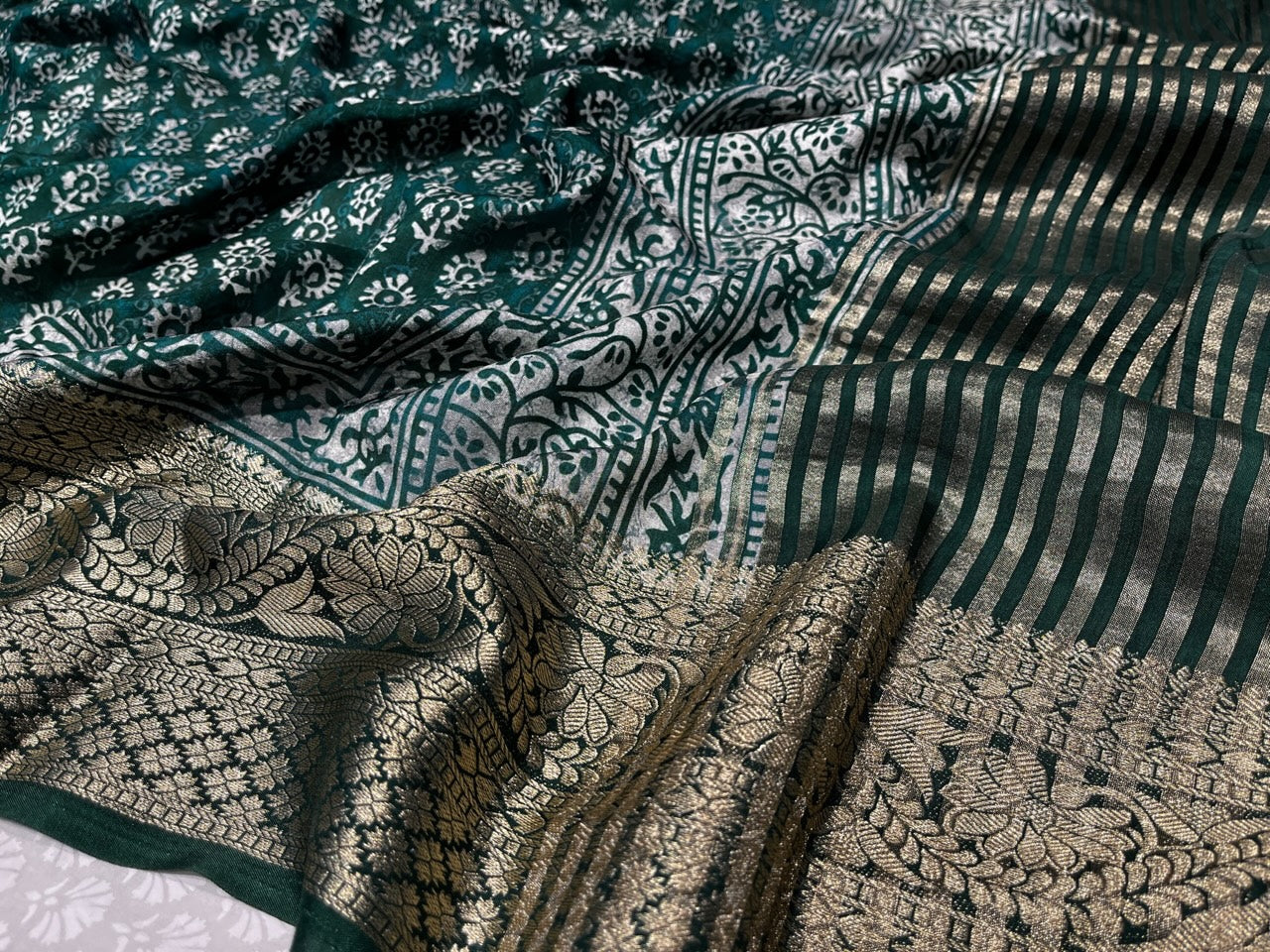 (DELIVERY IN 25 DAYS) GREEN COLOUR MUSLIN SILK SAREE WITH ZARI BORDER