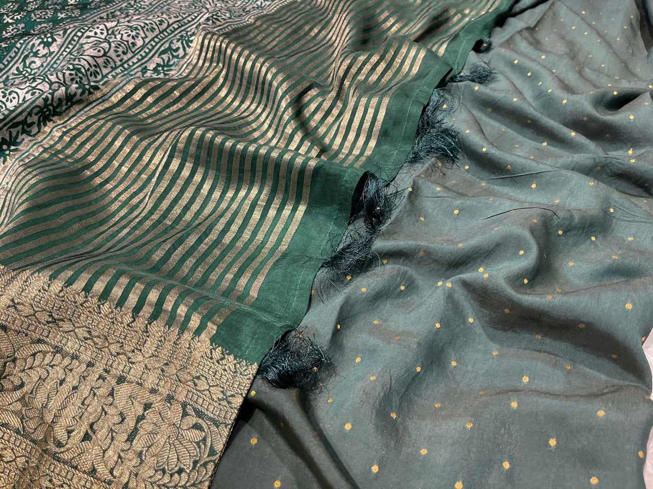 (DELIVERY IN 25 DAYS) GREEN COLOUR MUSLIN SILK SAREE WITH ZARI BORDER